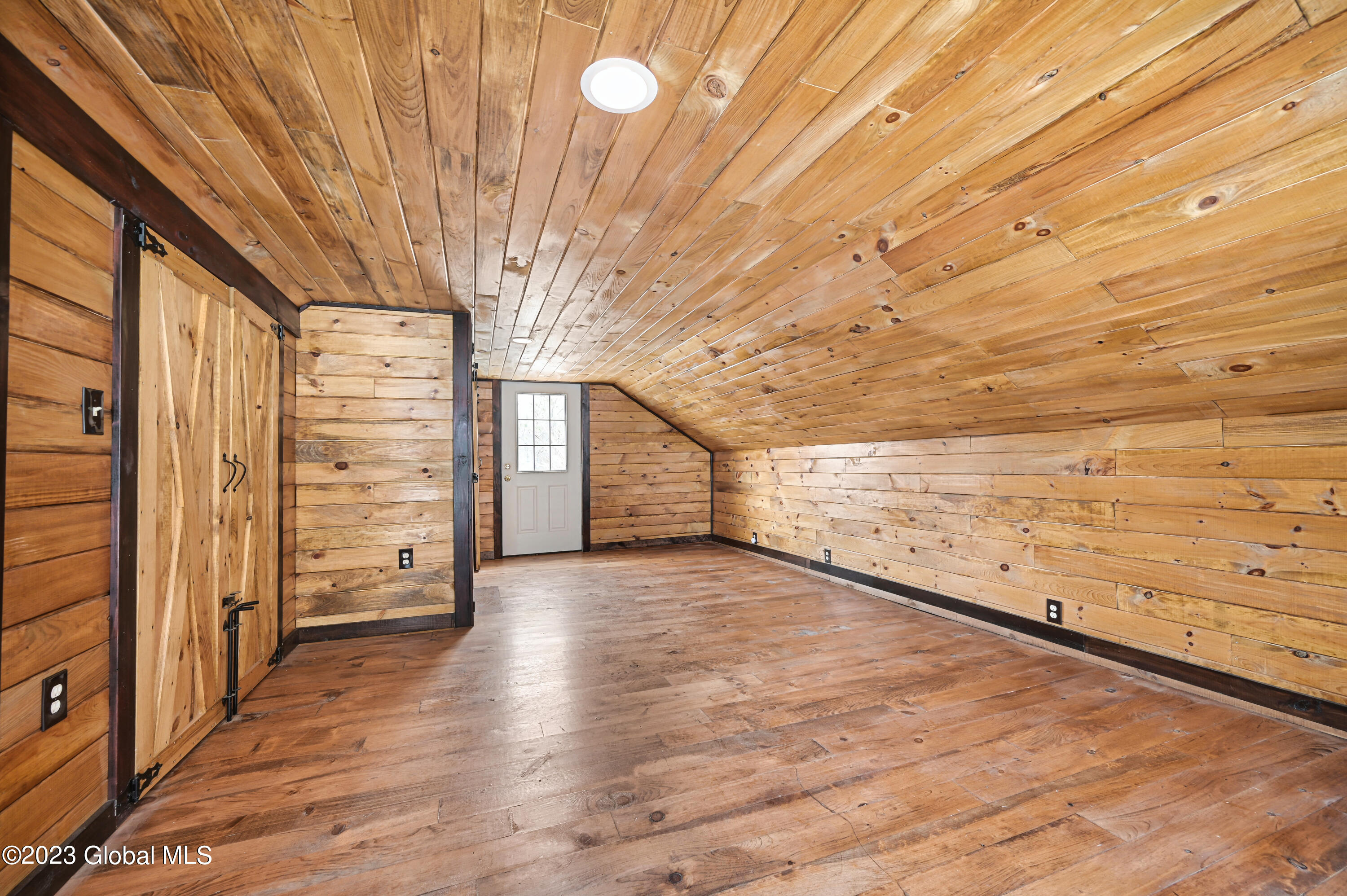 857 Kingdom Road