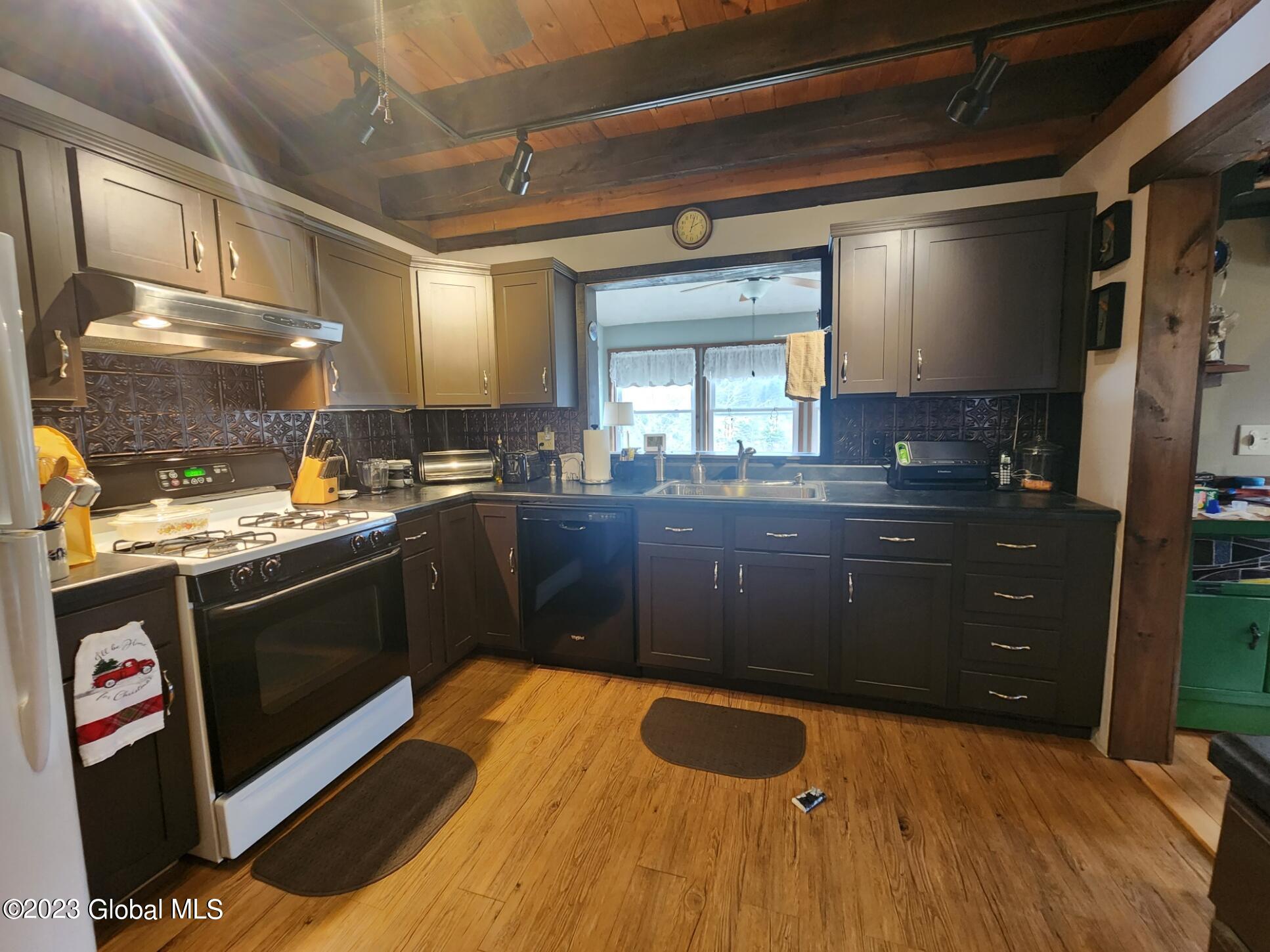 845 Brooker Hollow Road
