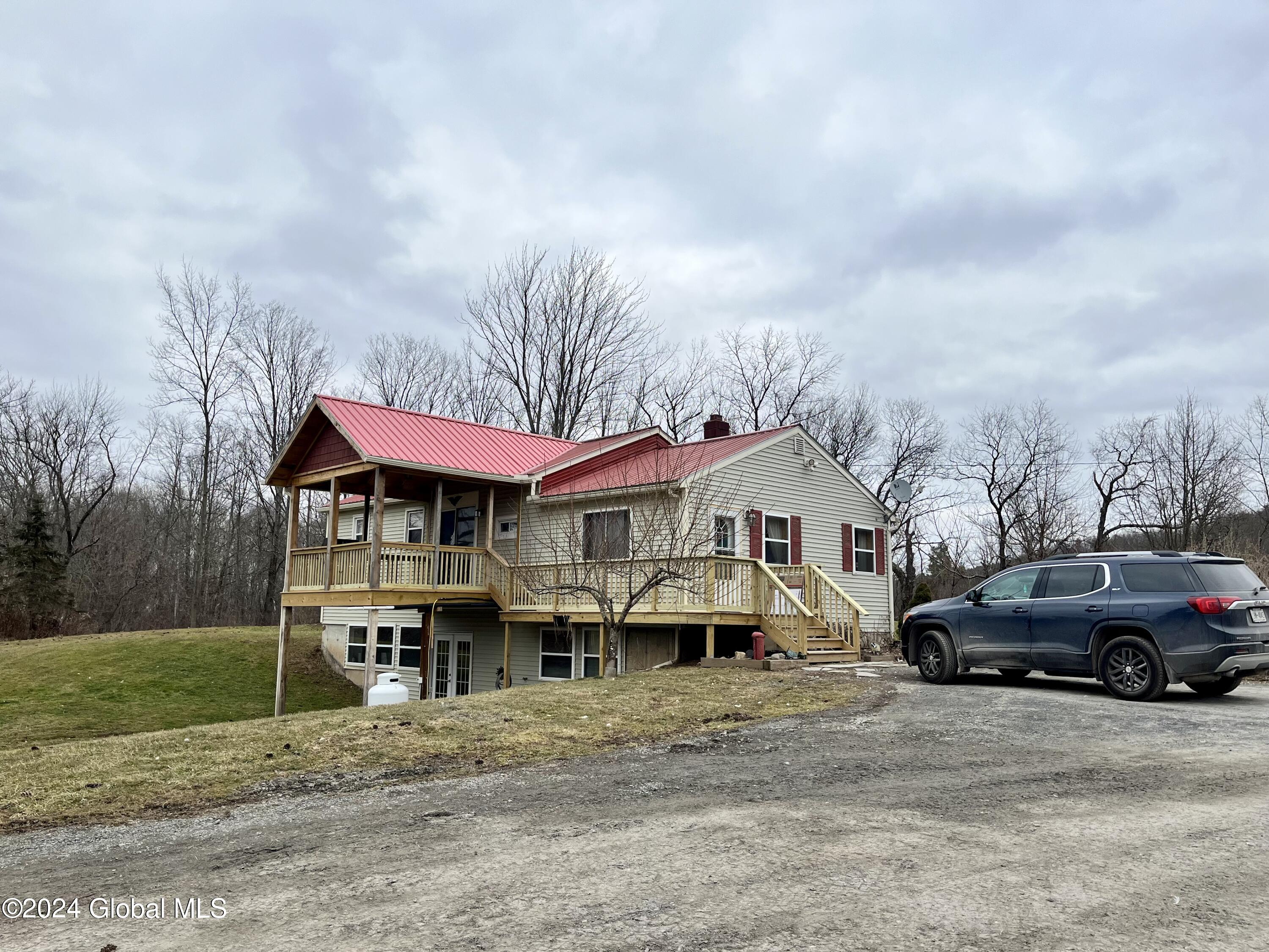 2560 Creek Road