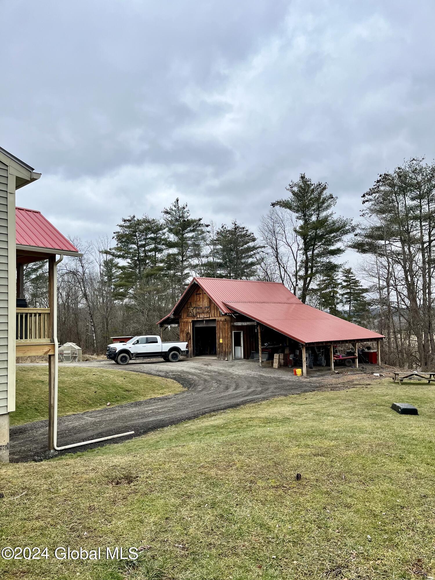 2560 Creek Road