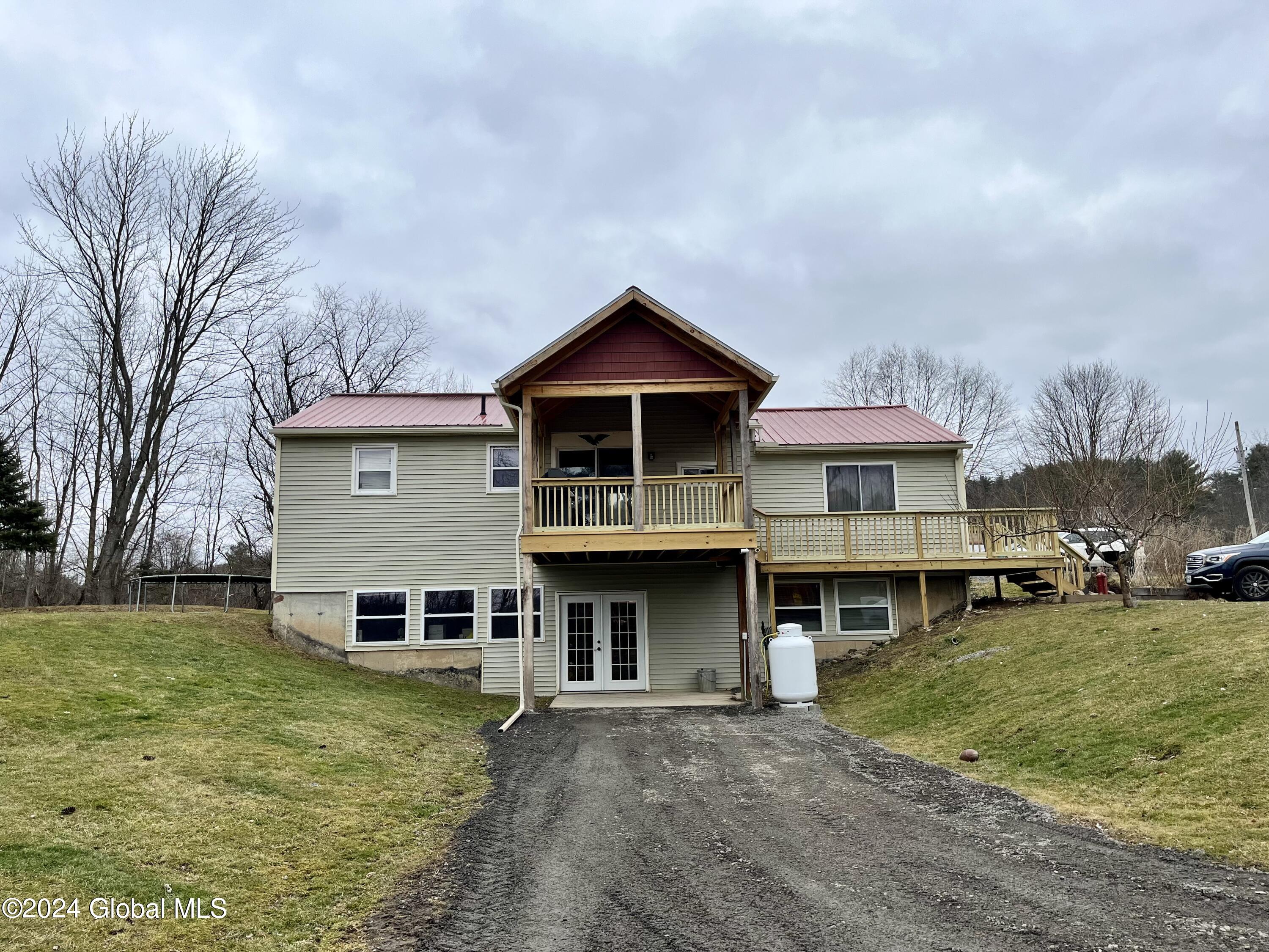 2560 Creek Road