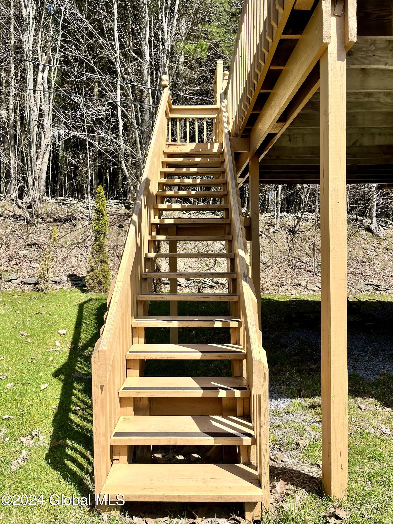 121 Sawyer Hollow Rd Road