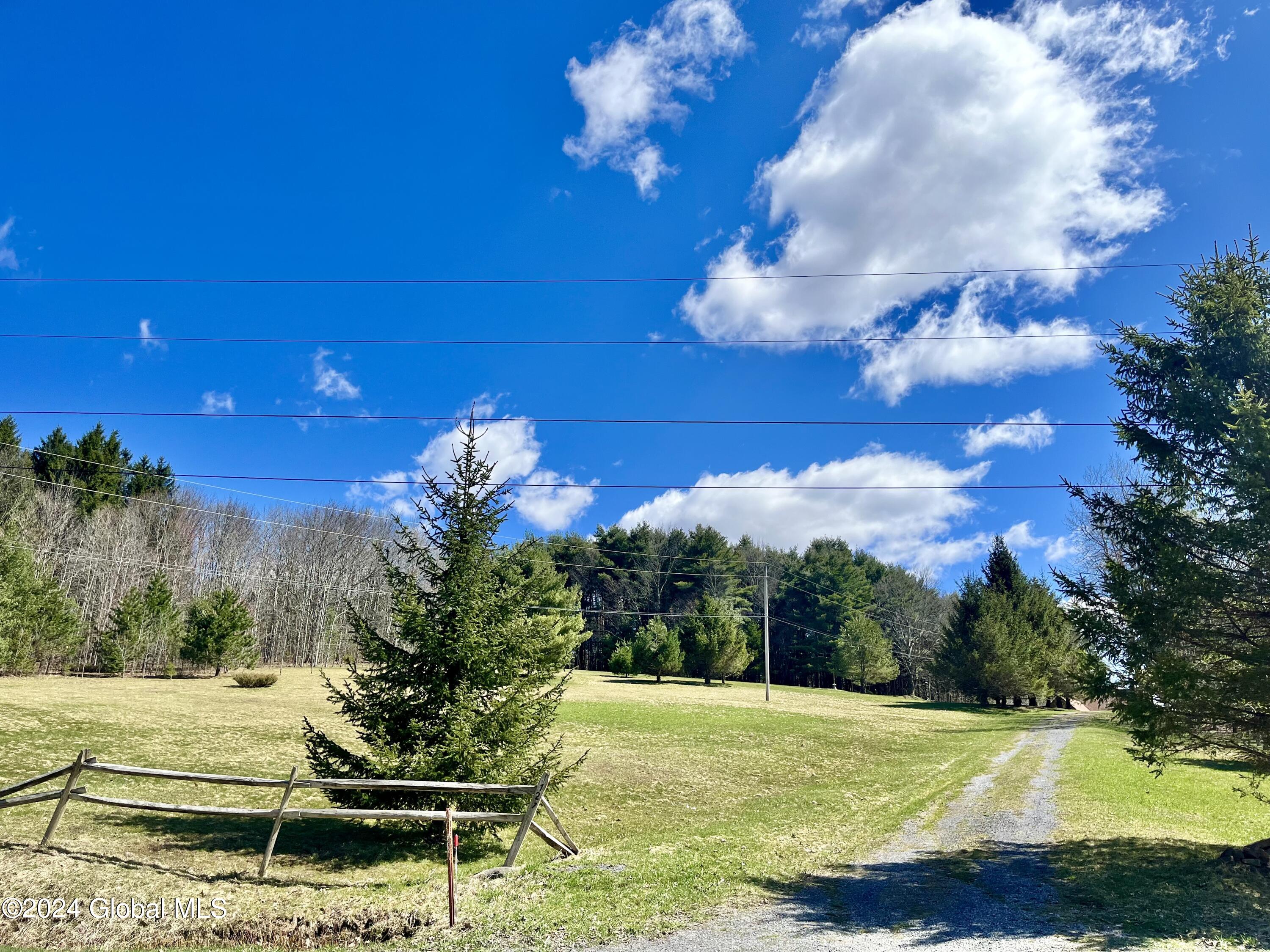 121 Sawyer Hollow Rd Road