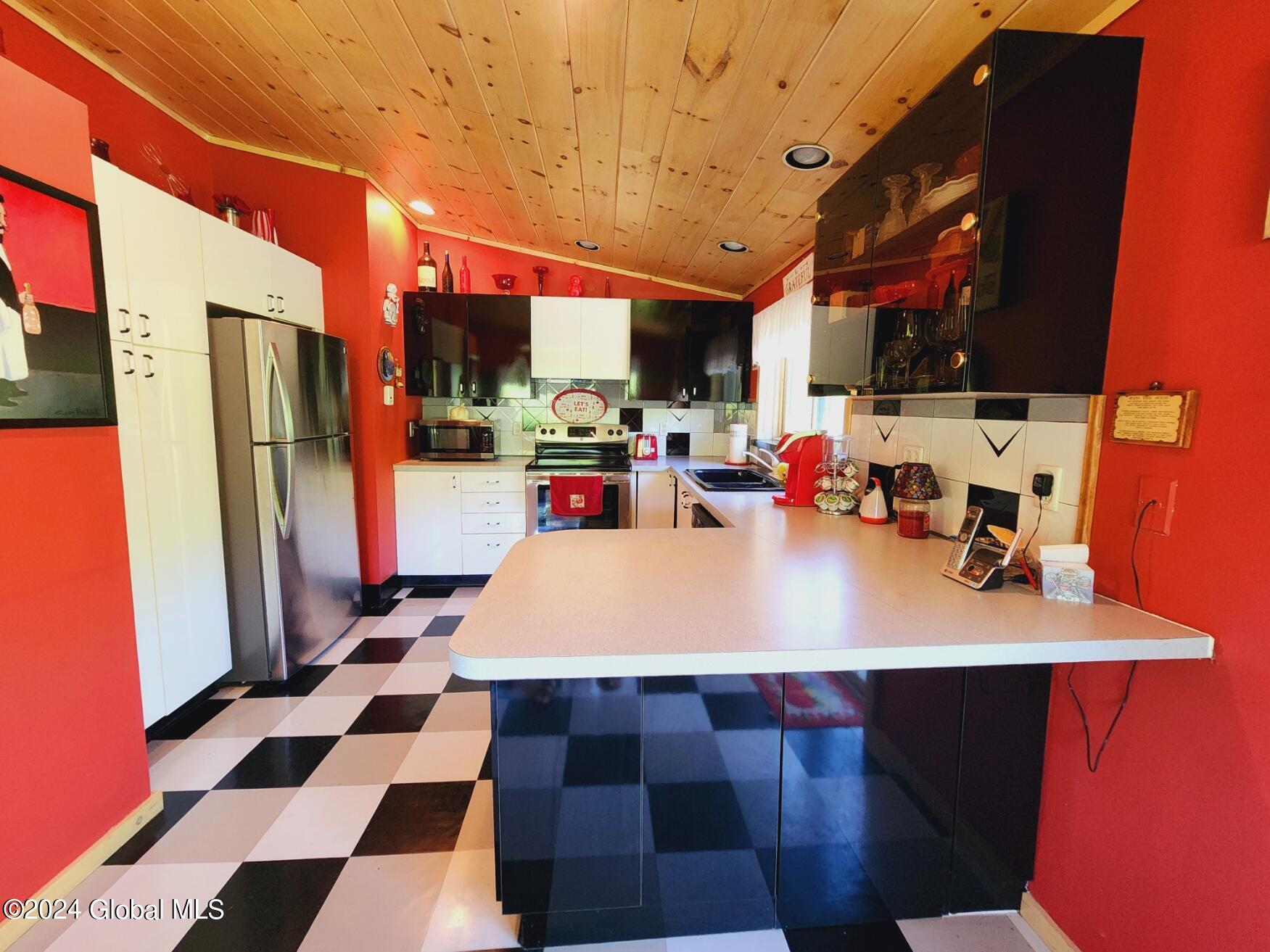 746 W Richmondville Road