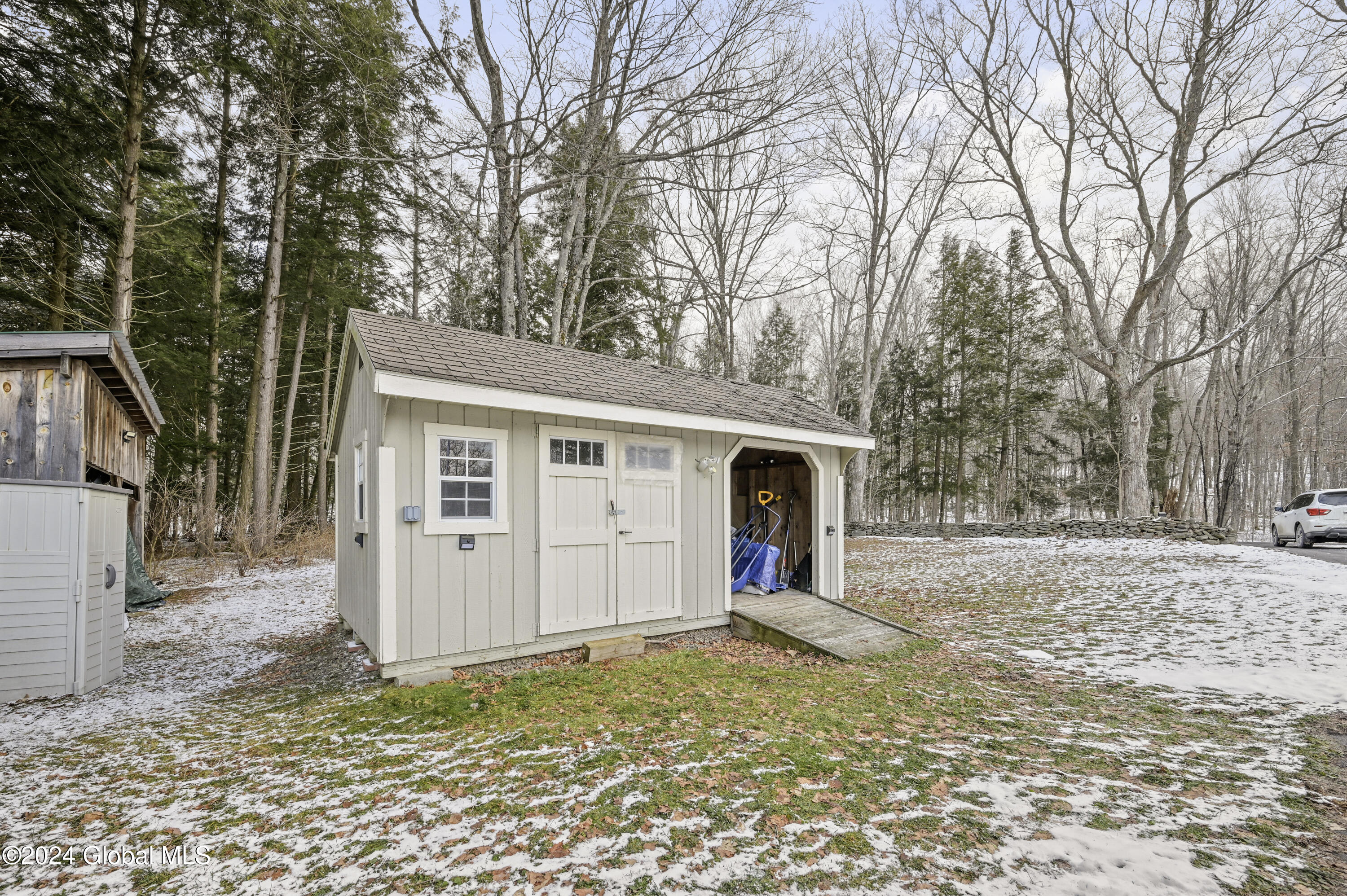 652 North Road