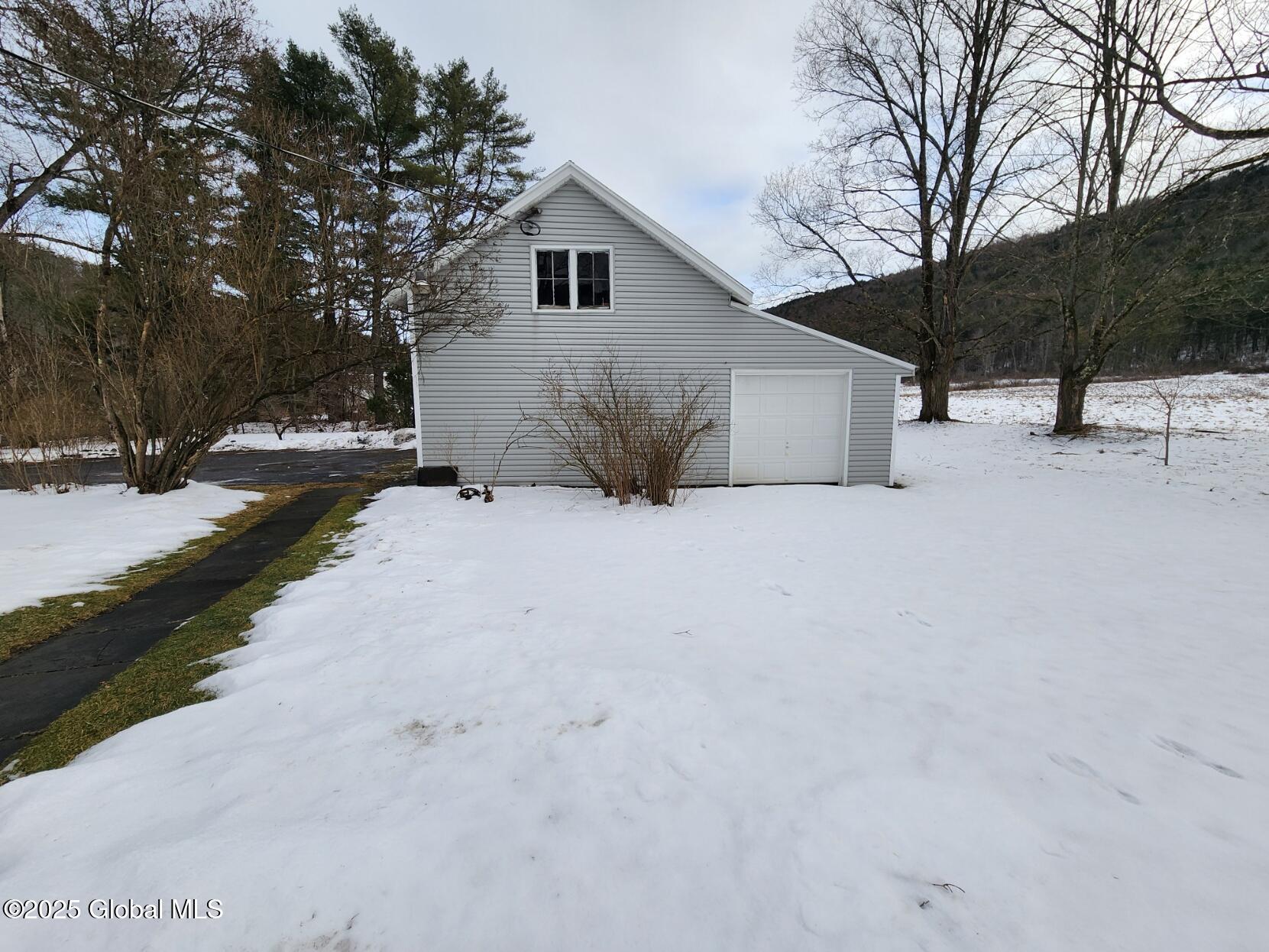 835 W Fulton Road