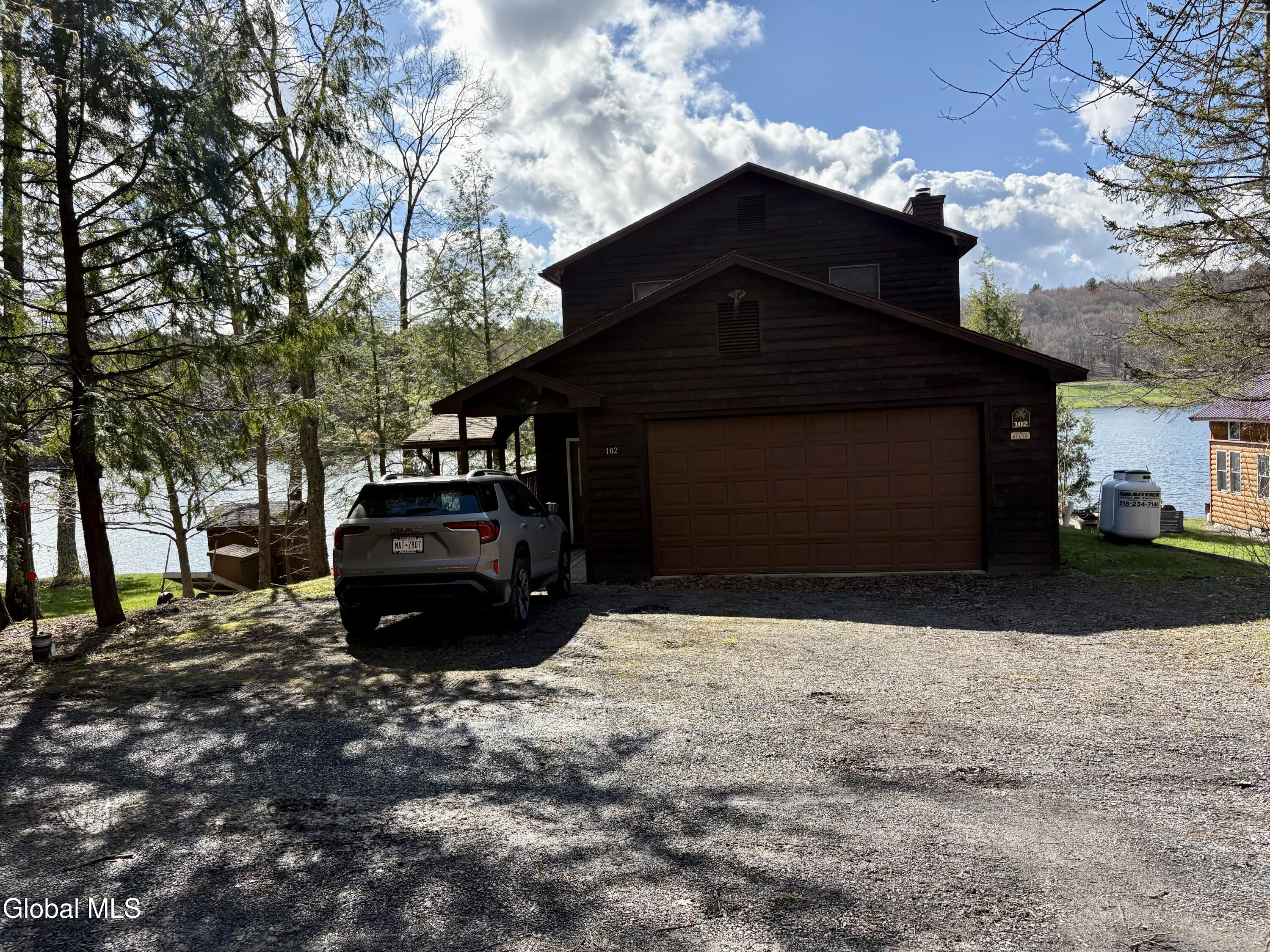 102 Shoreline Drive