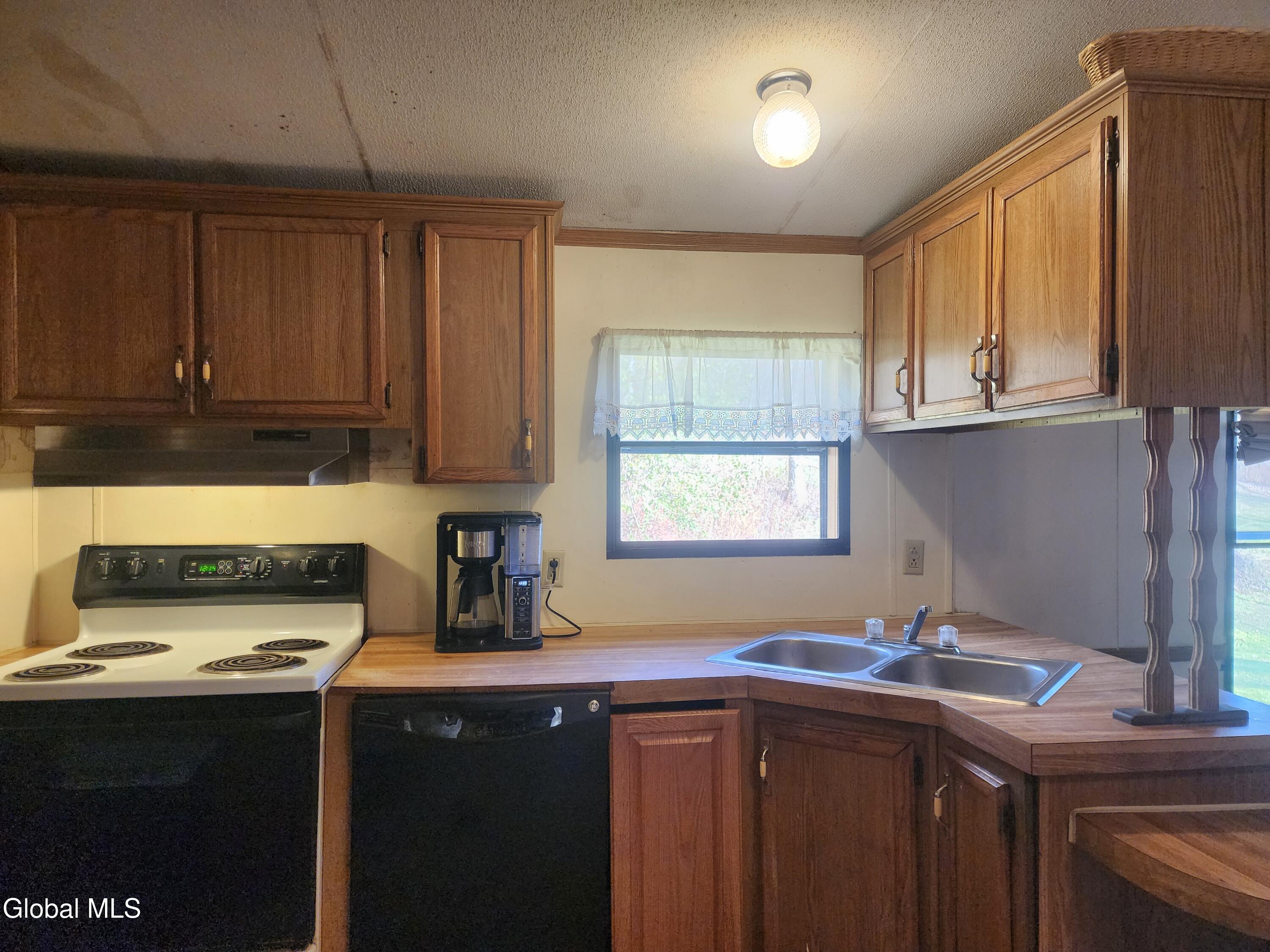 1099 W Hill Road
