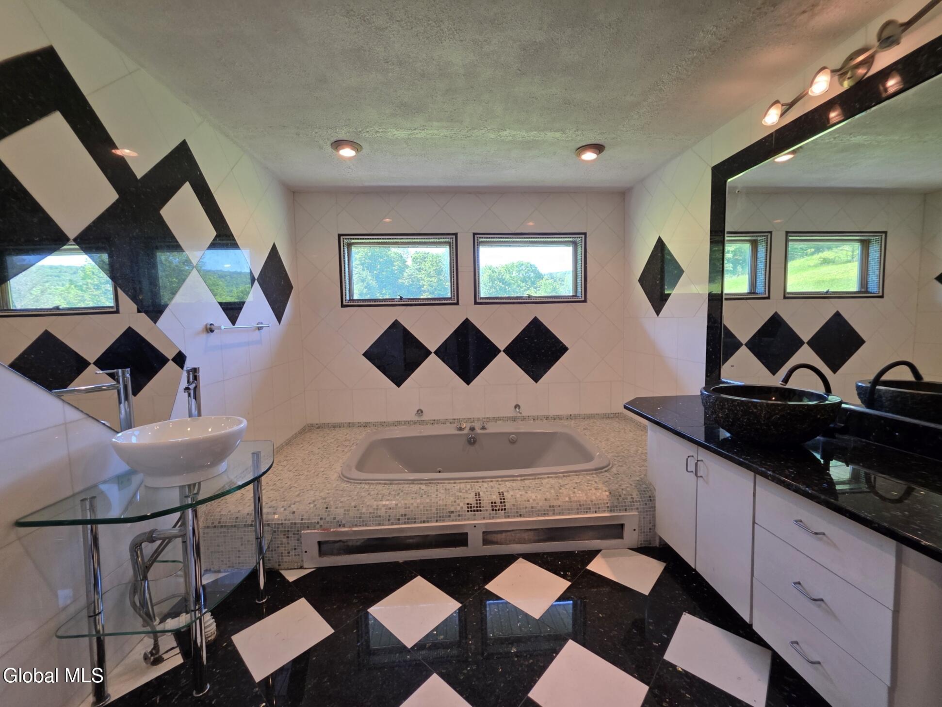 1462 W Fulton Road Unit: 1