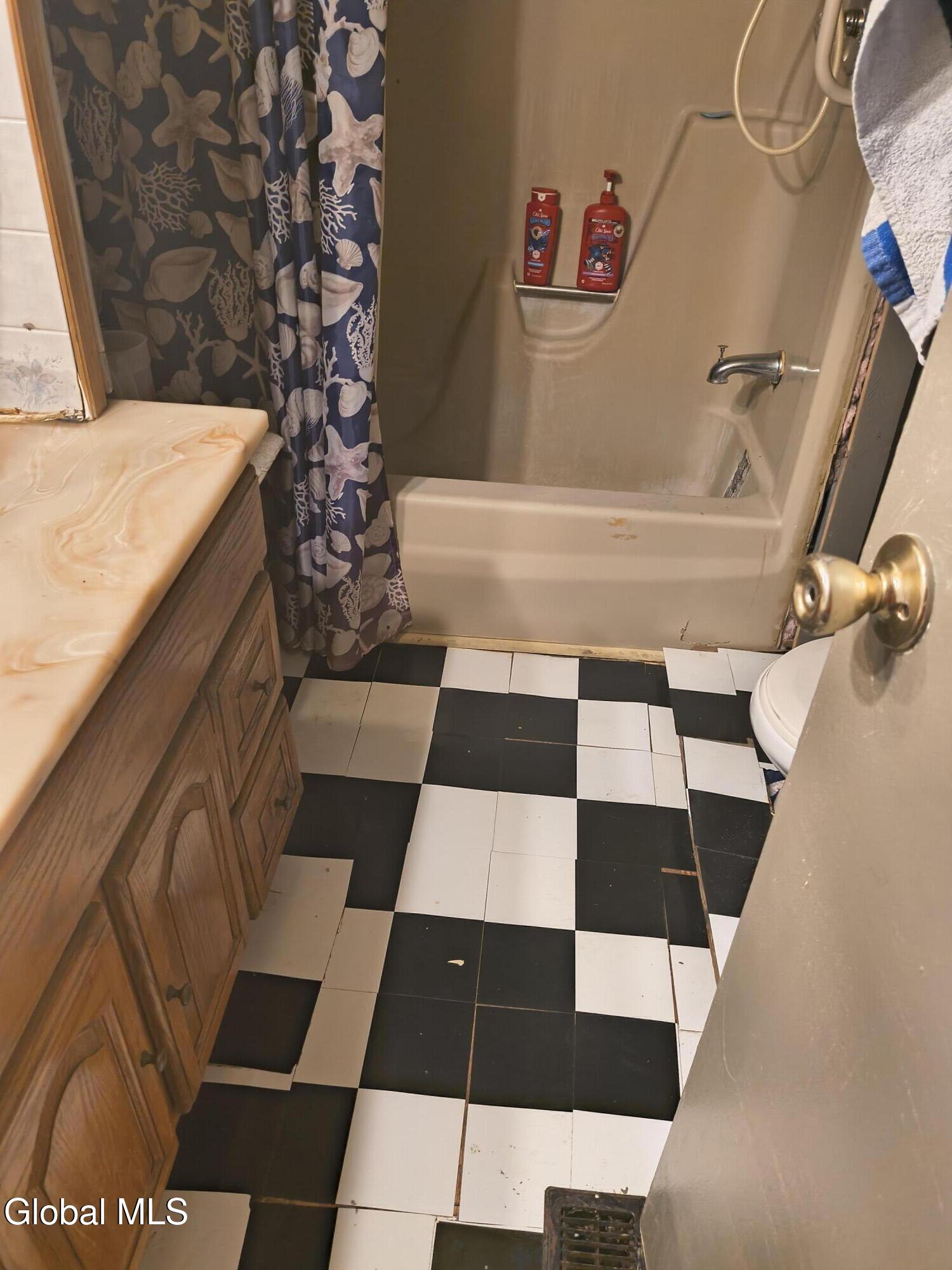 1462 W Fulton Road Unit: 1