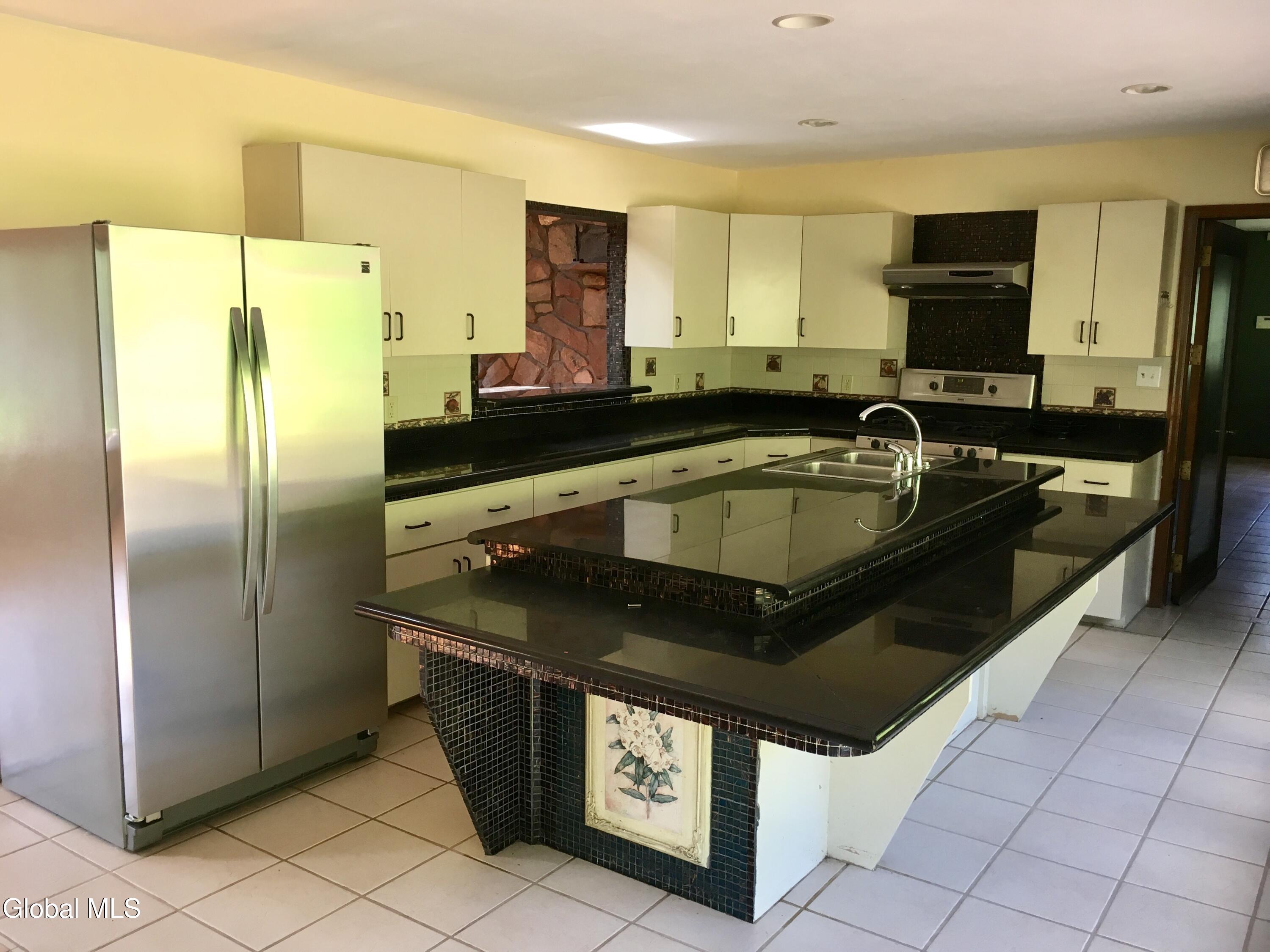 1462 W Fulton Road Unit: 1