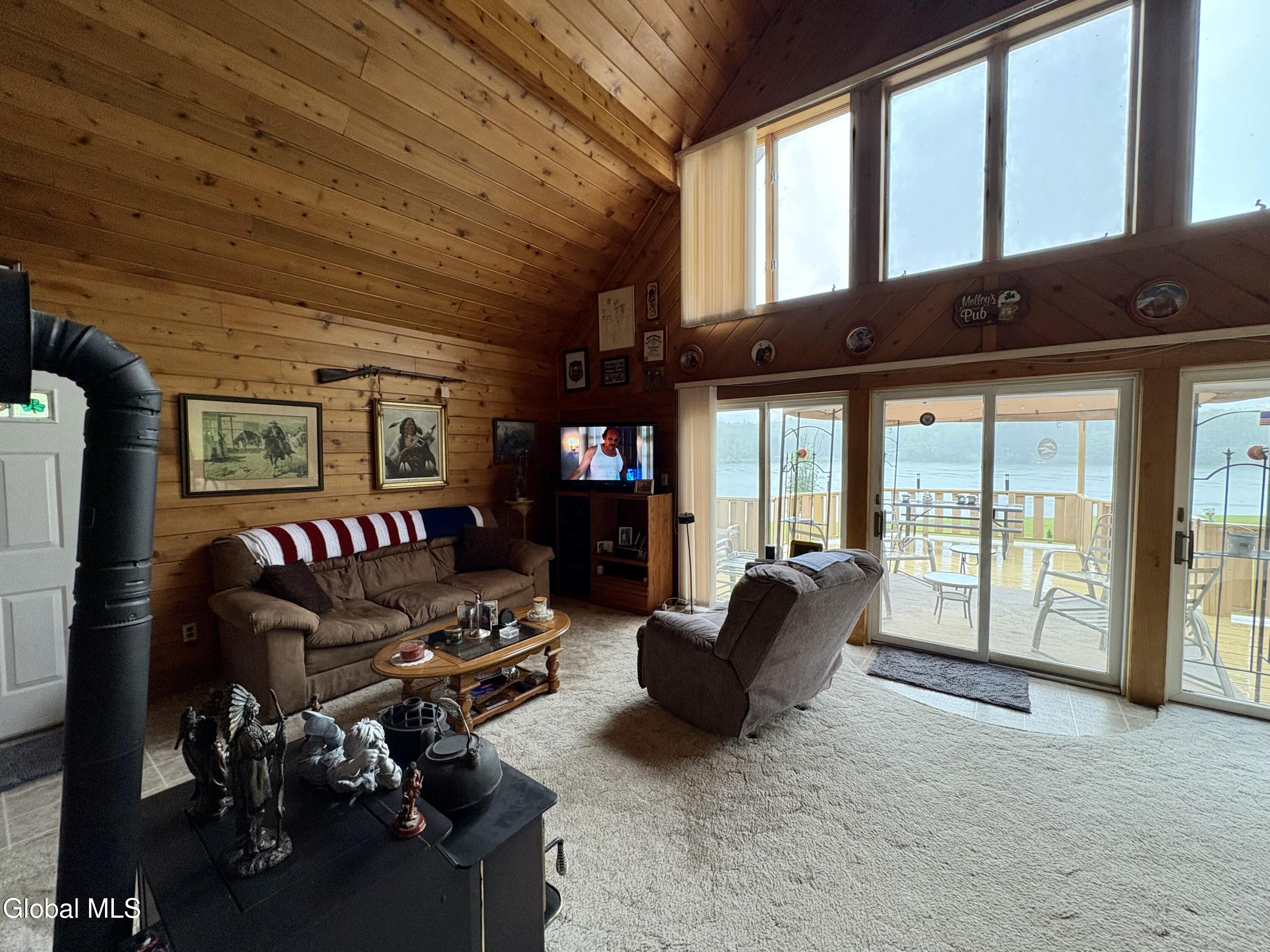 115 Lakeside Drive
