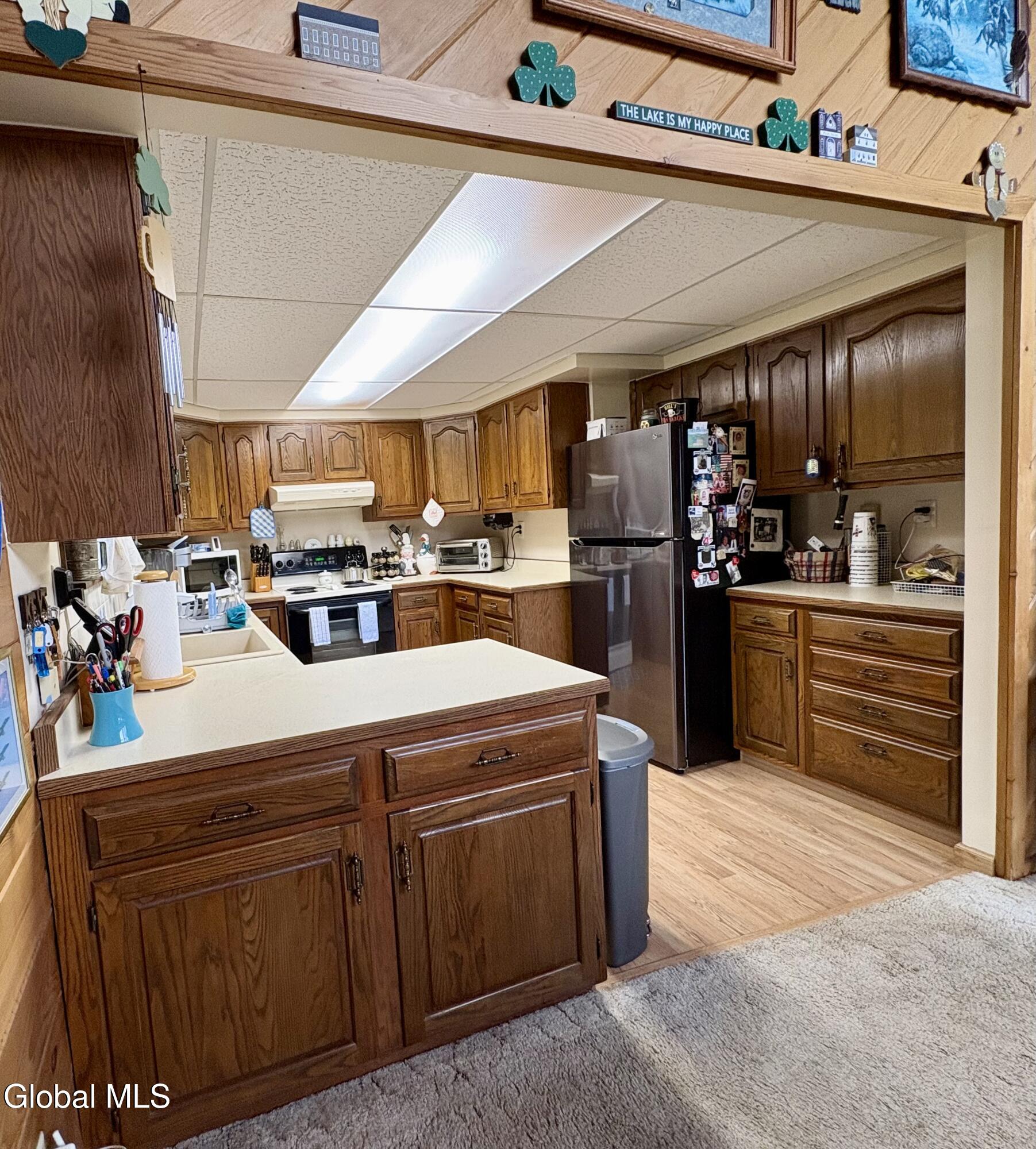 115 Lakeside Drive