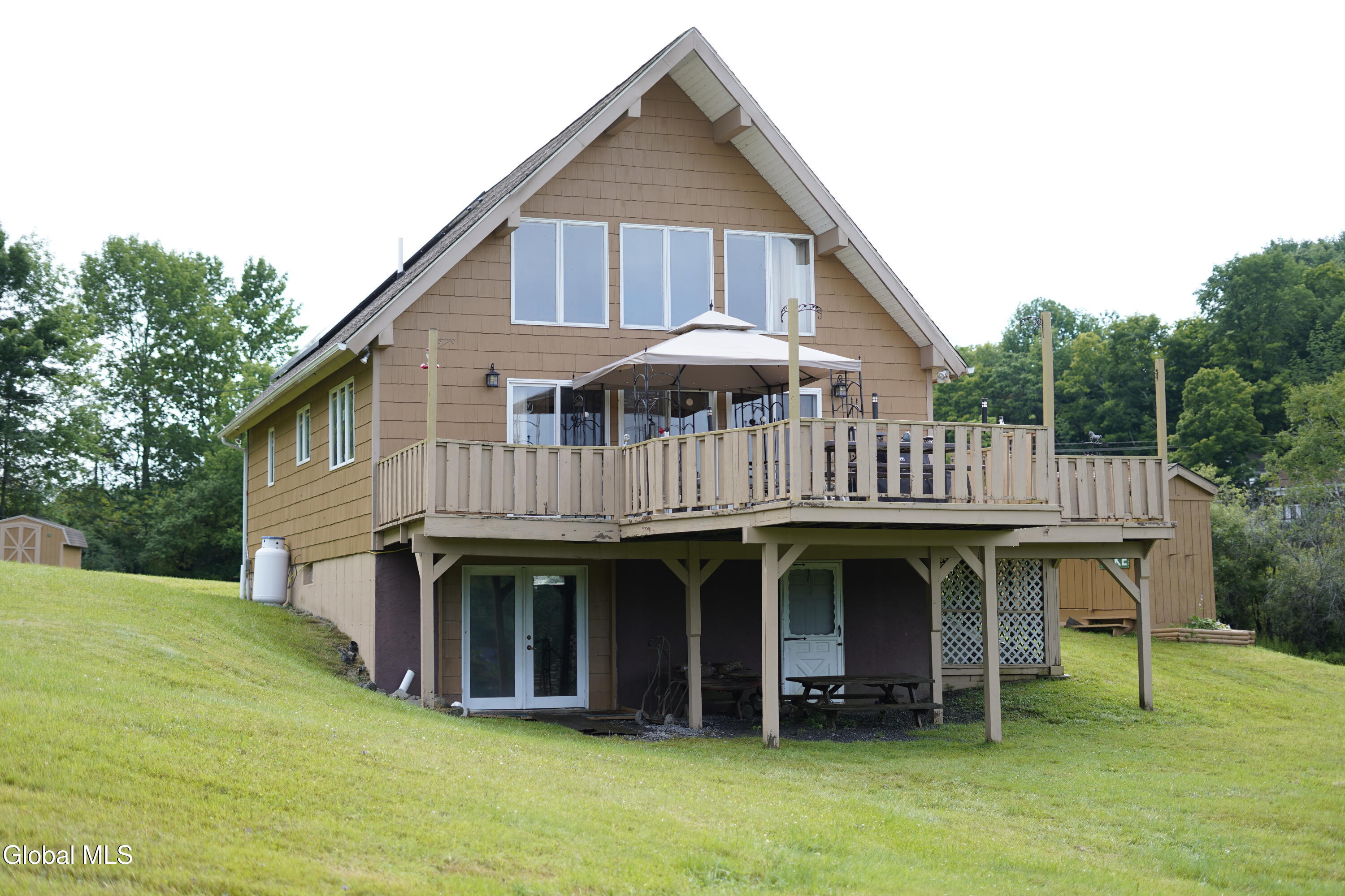 115 Lakeside Drive