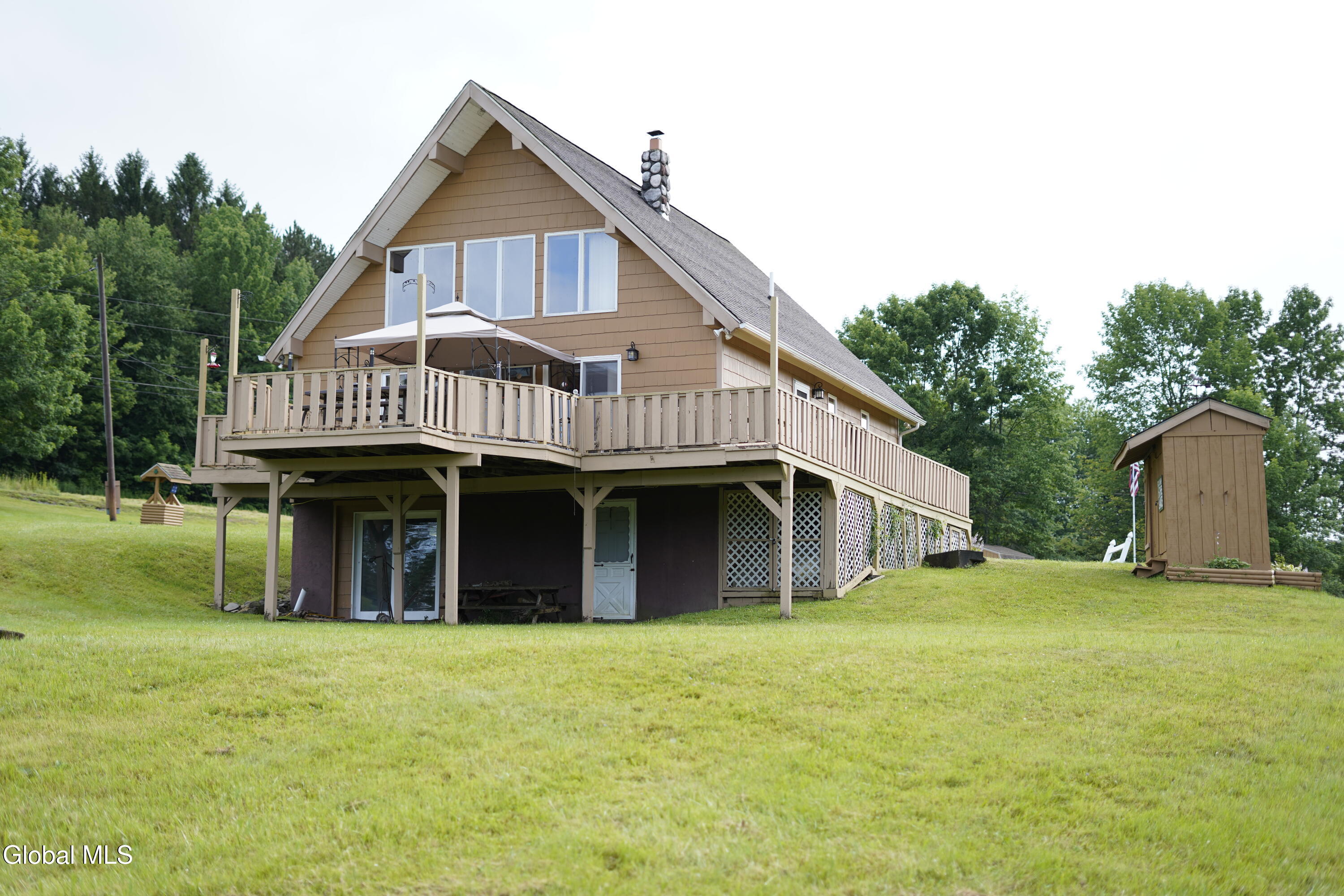 115 Lakeside Drive