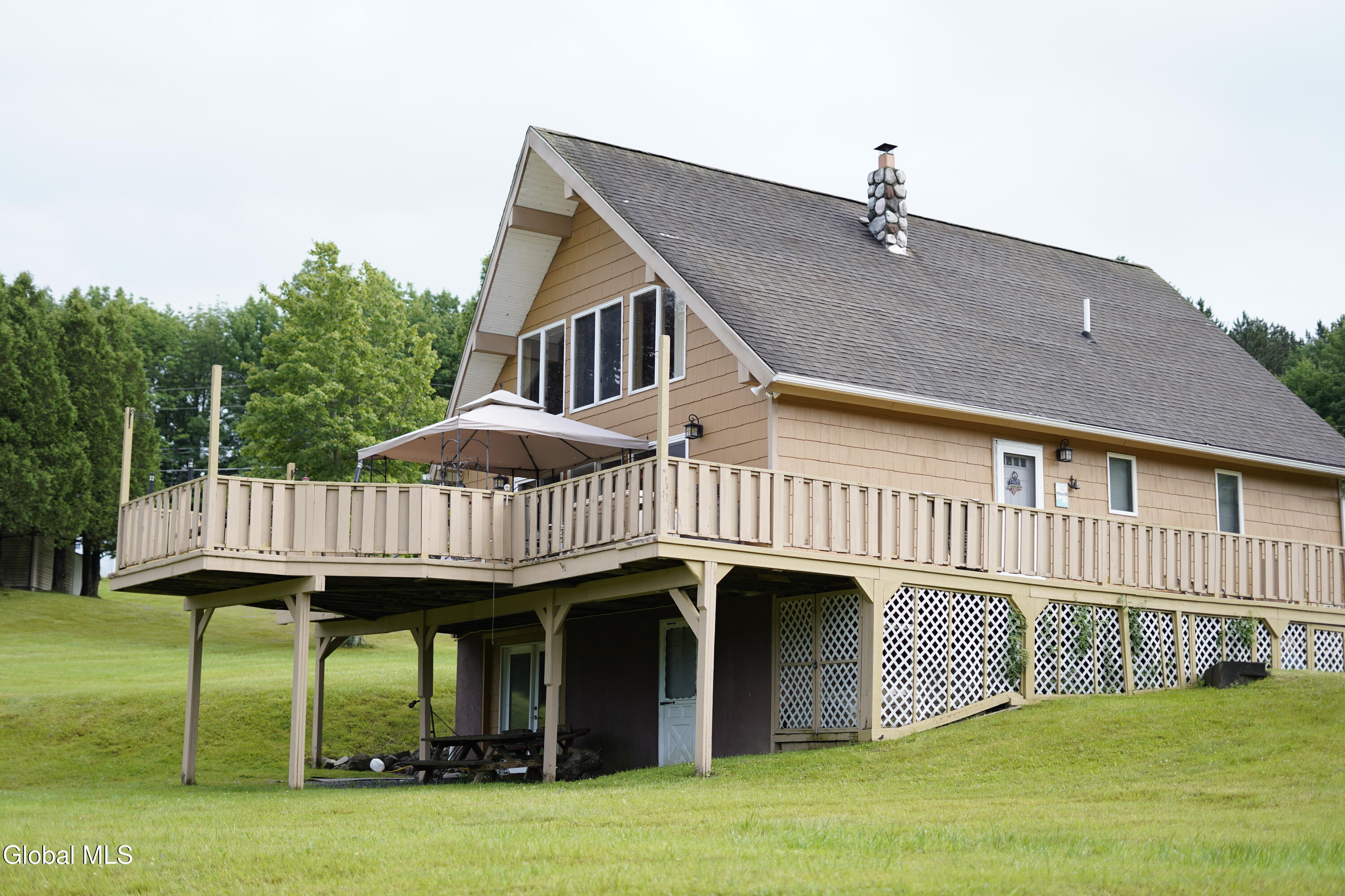 115 Lakeside Drive