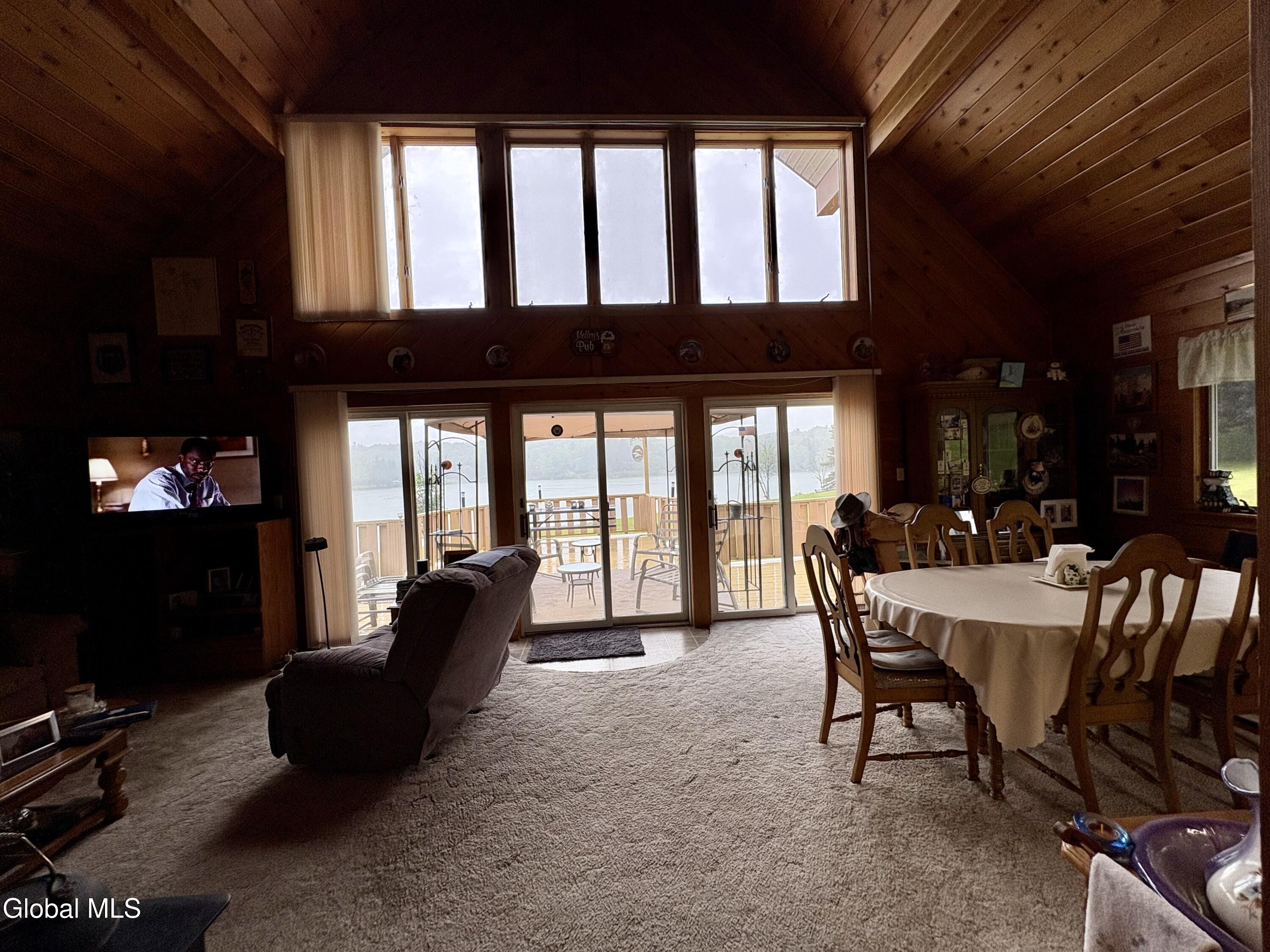 115 Lakeside Drive