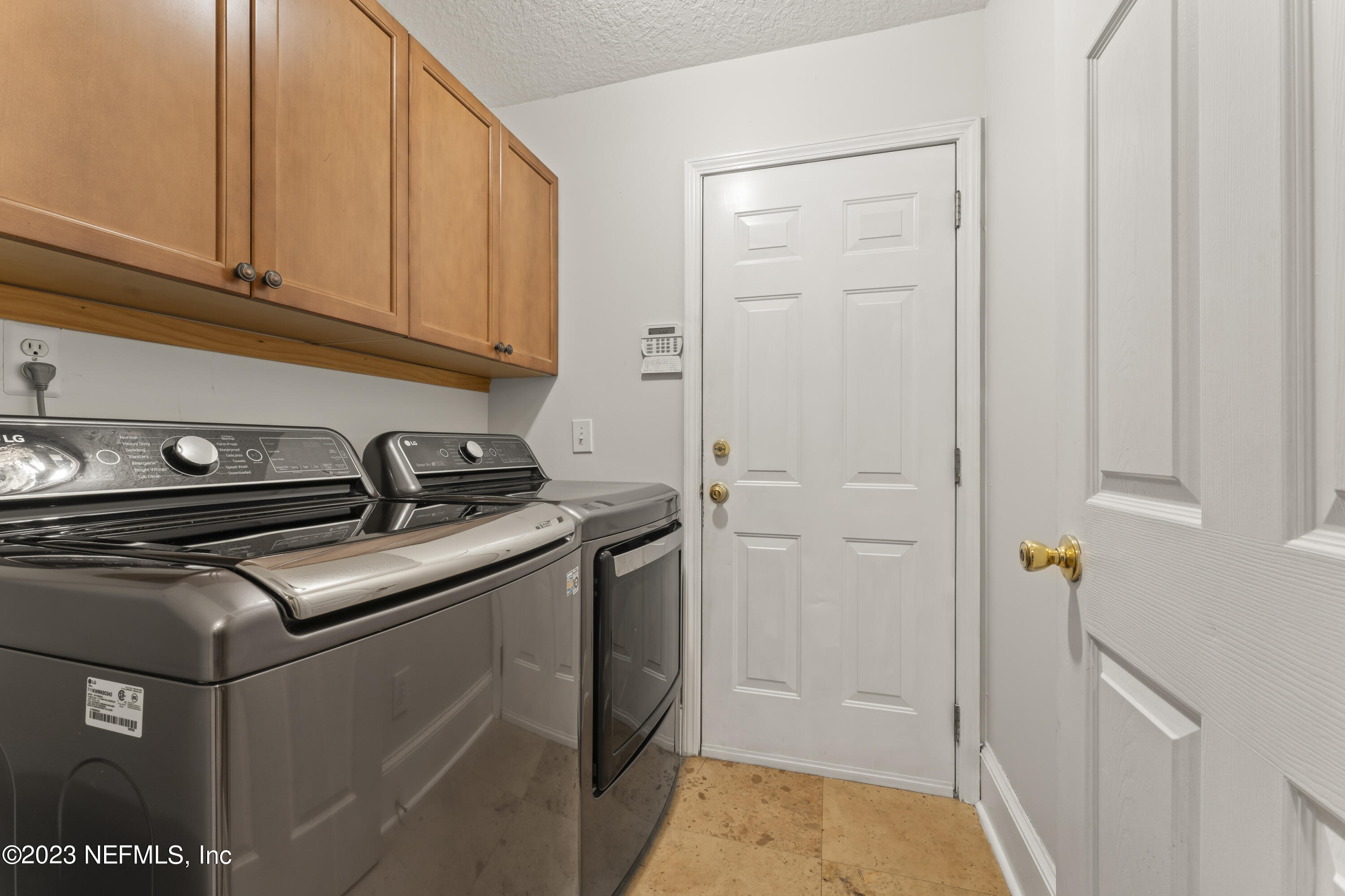 8146 LEAFCREST Drive