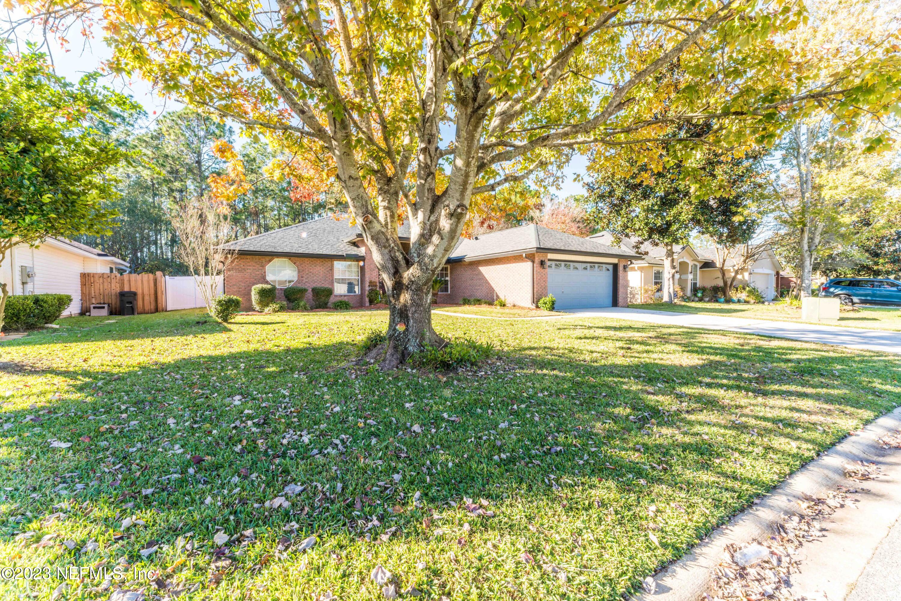 8146 LEAFCREST Drive