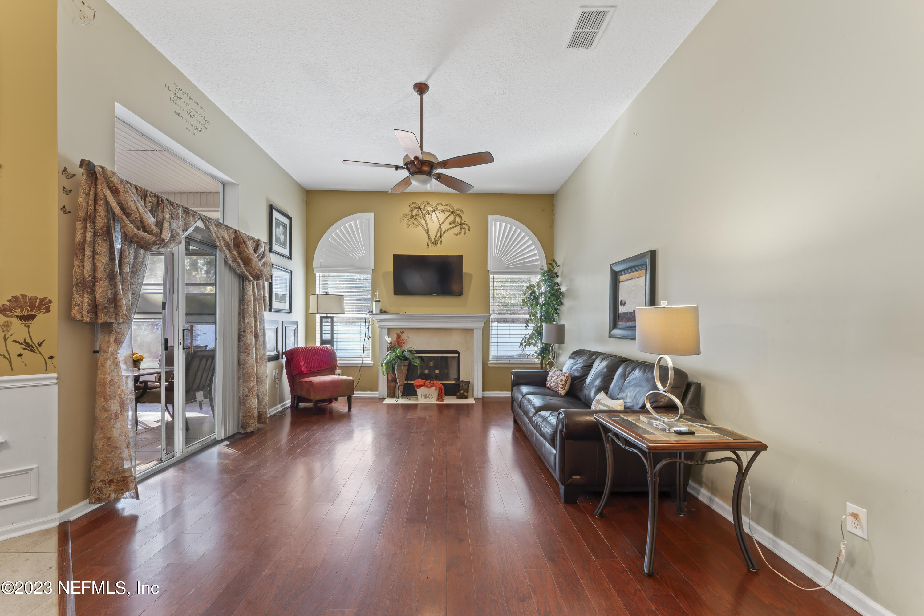 8146 LEAFCREST Drive