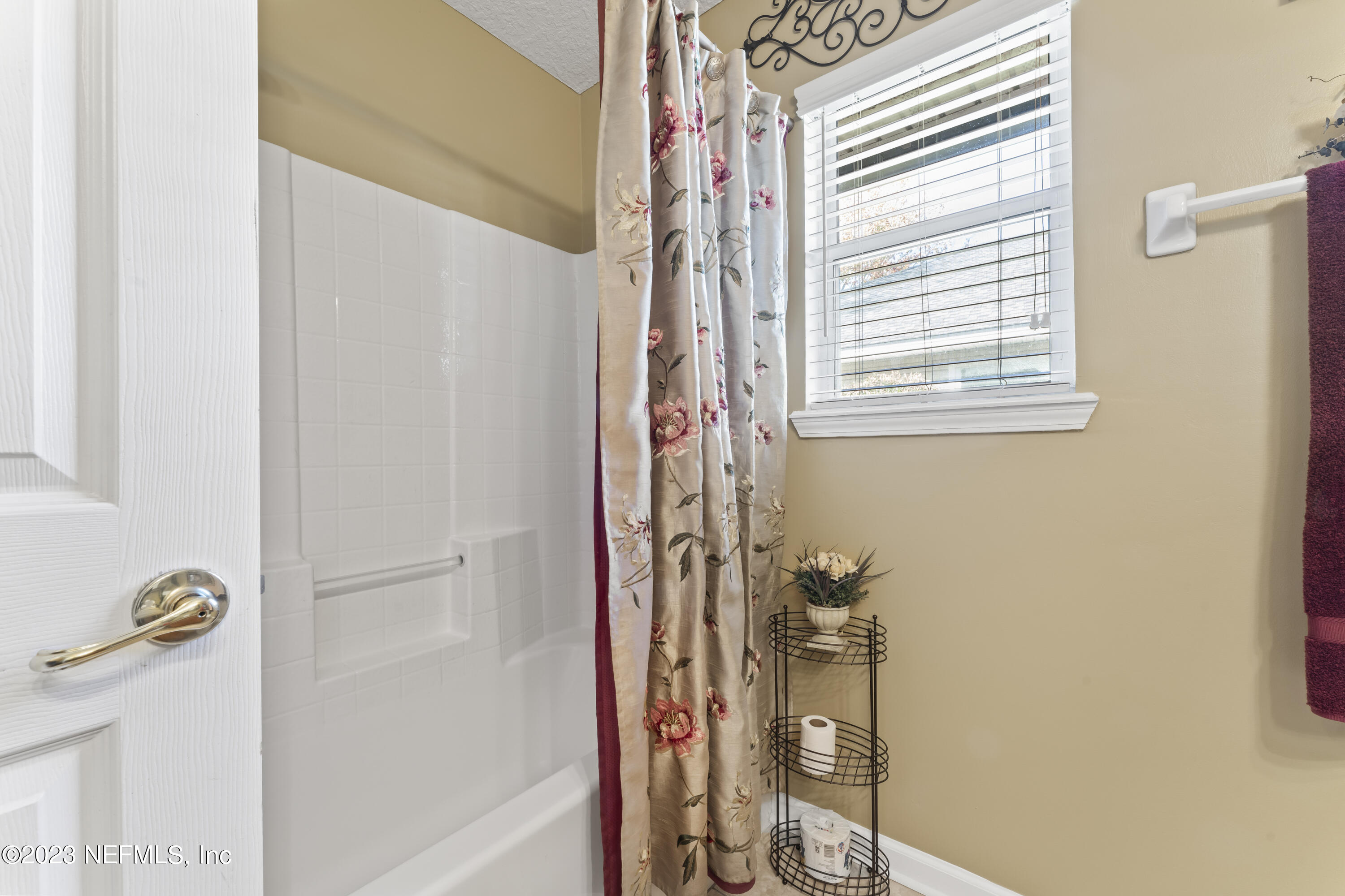 8146 LEAFCREST Drive