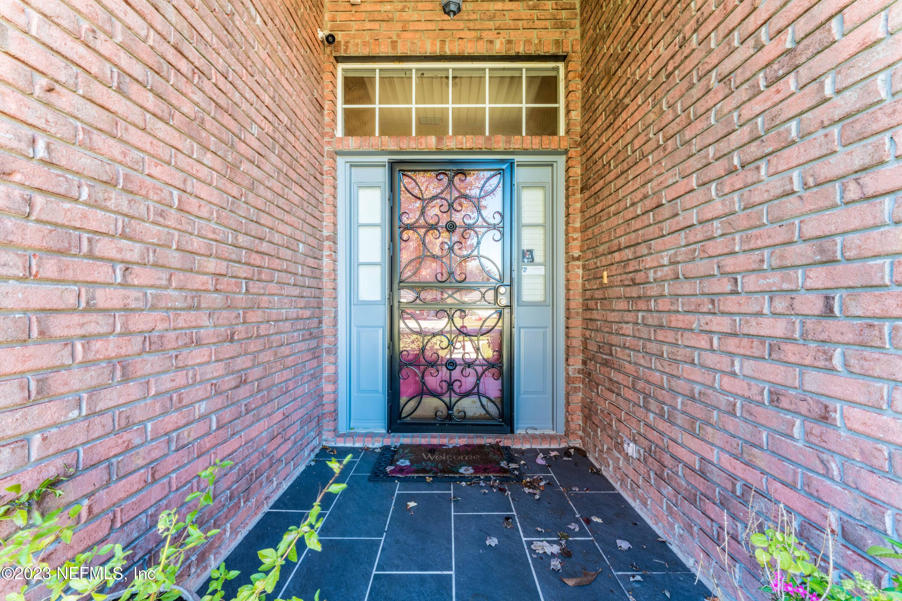 8146 LEAFCREST Drive