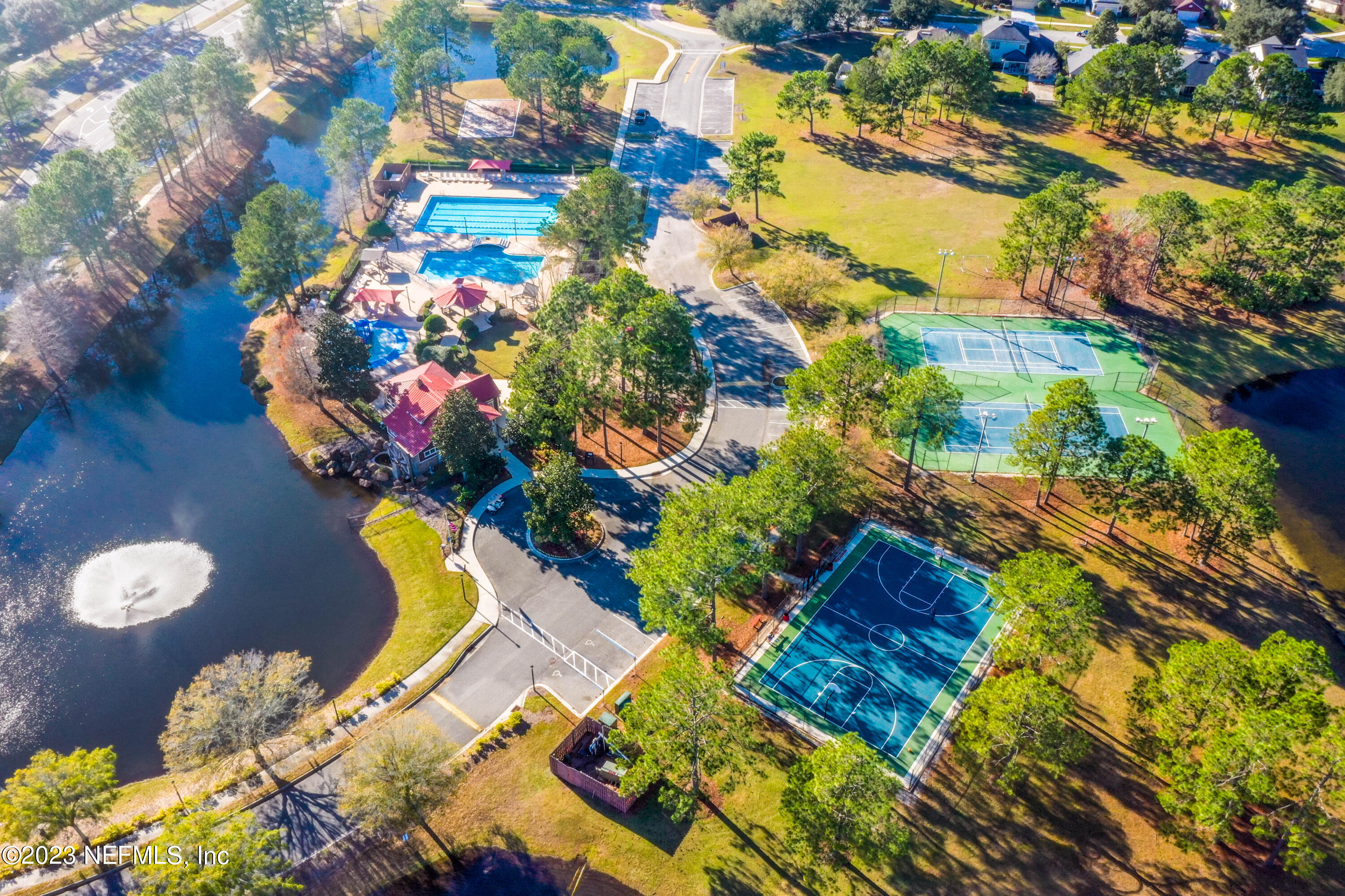 8146 LEAFCREST Drive