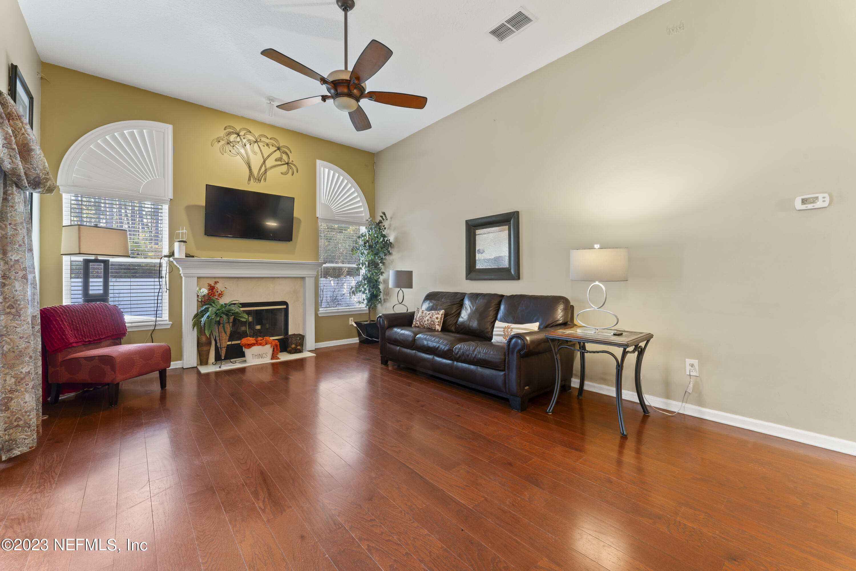 8146 LEAFCREST Drive