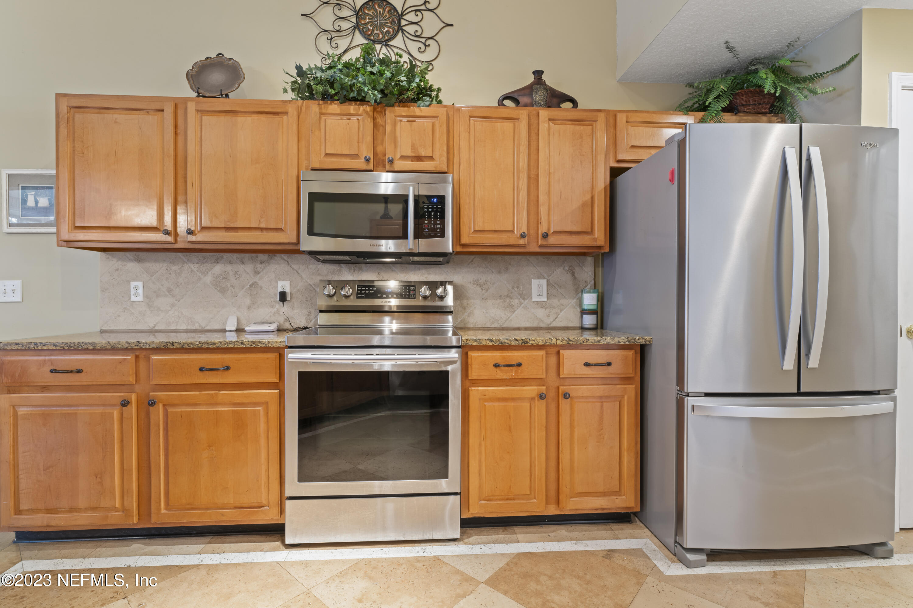 8146 LEAFCREST Drive