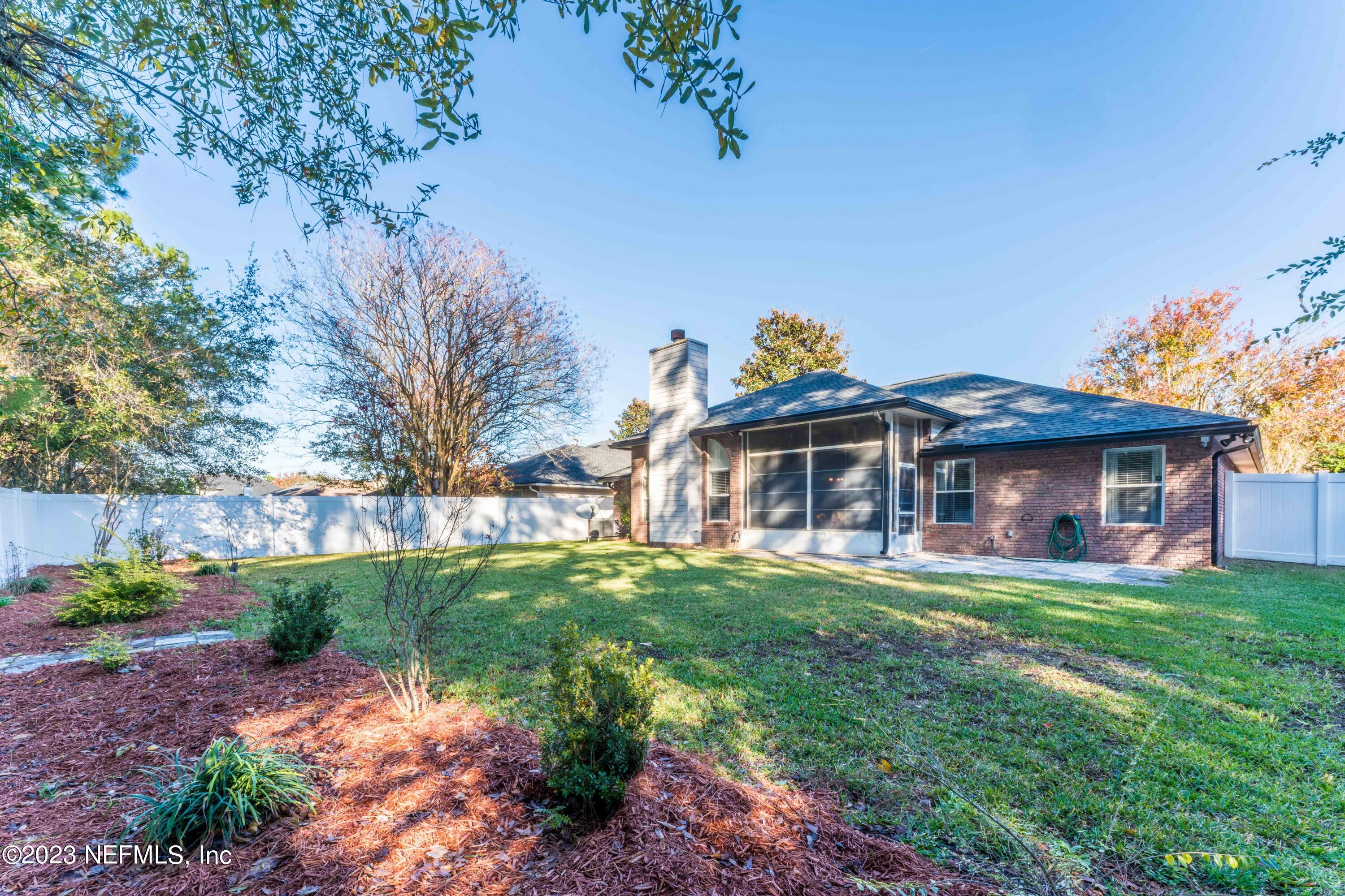 8146 LEAFCREST Drive