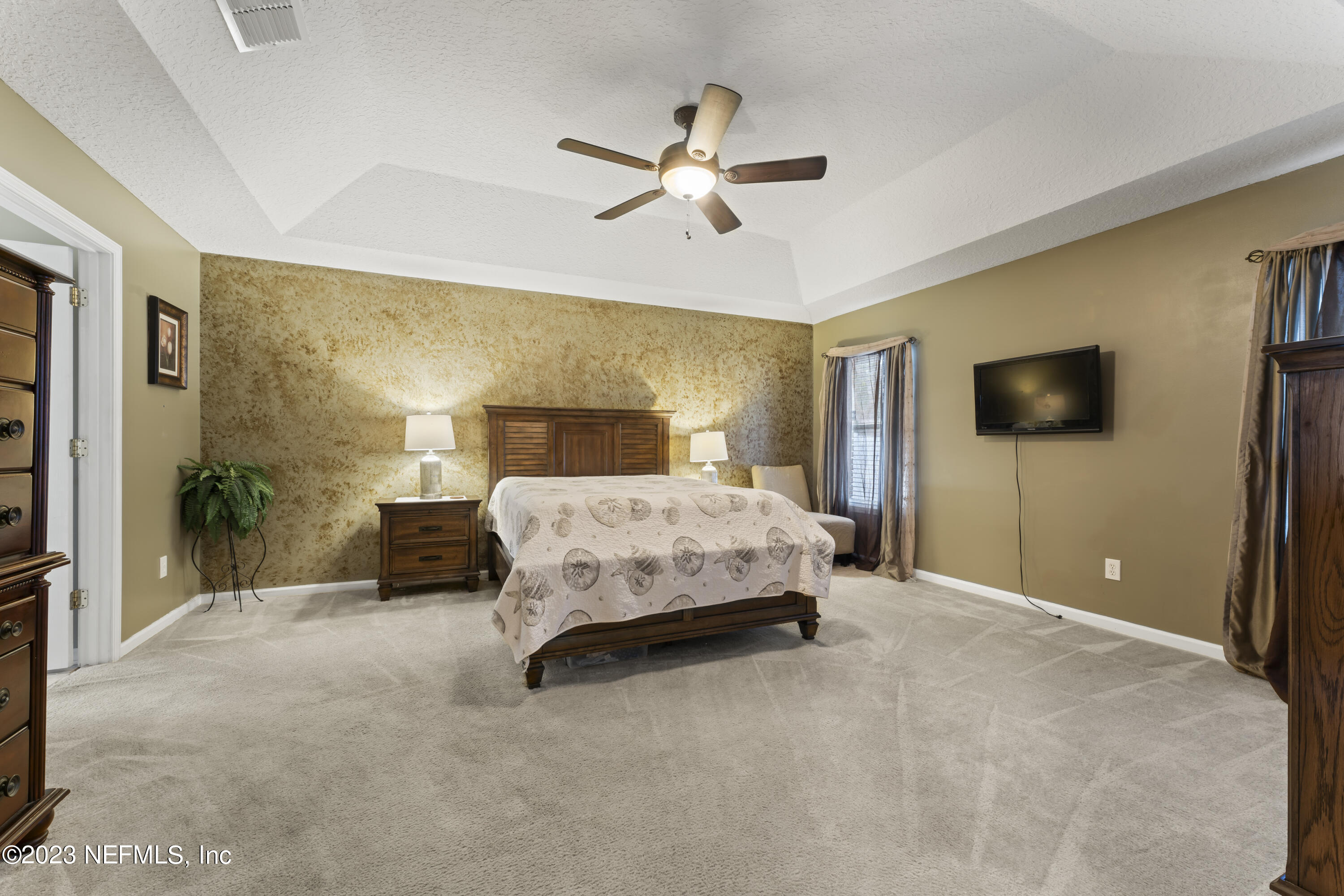 8146 LEAFCREST Drive