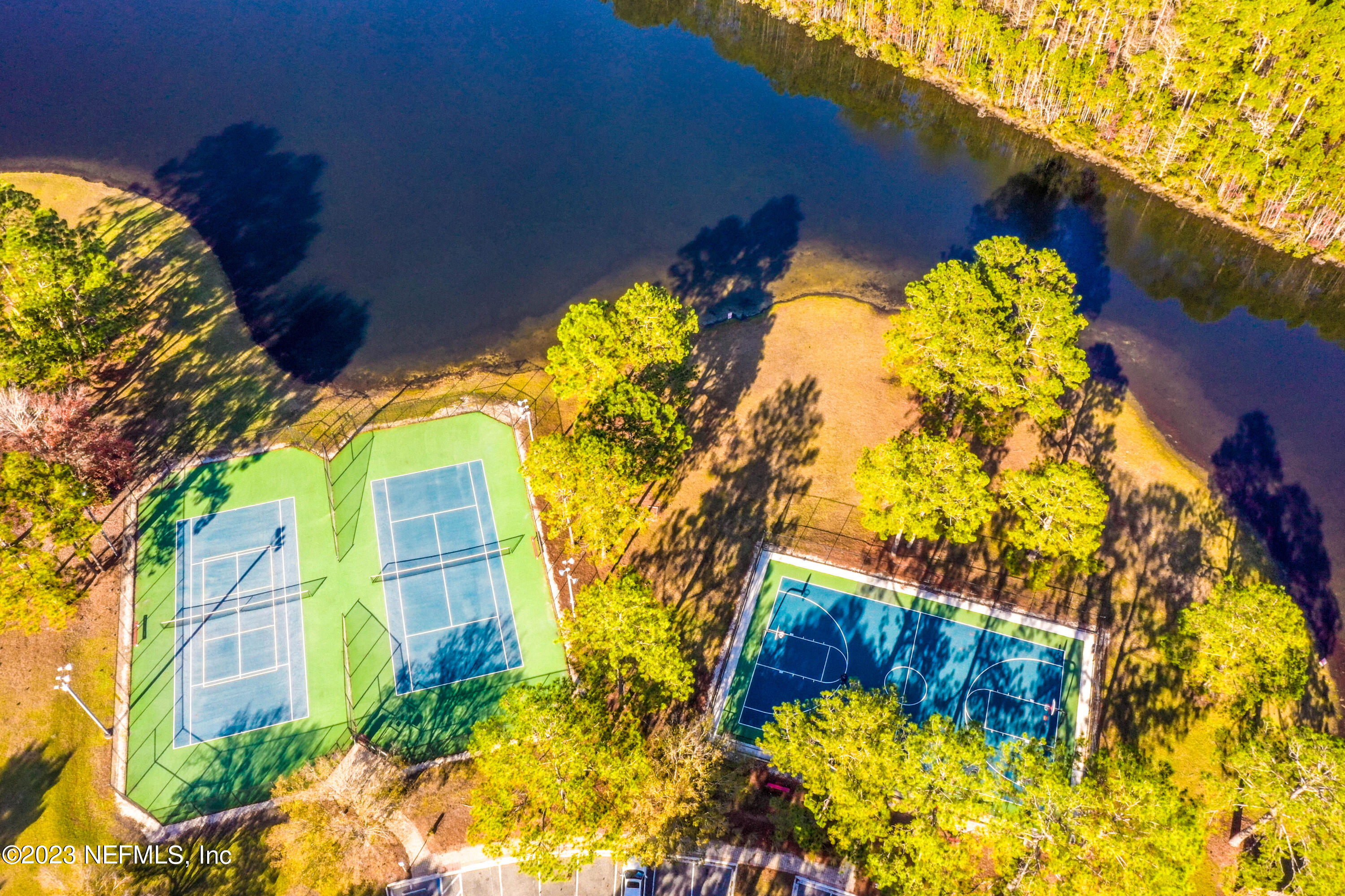 8146 LEAFCREST Drive