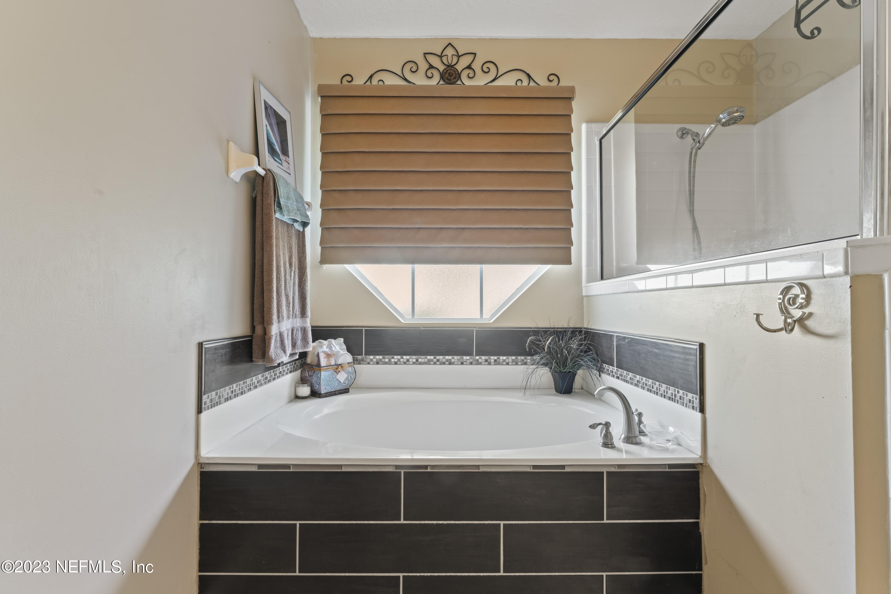 8146 LEAFCREST Drive