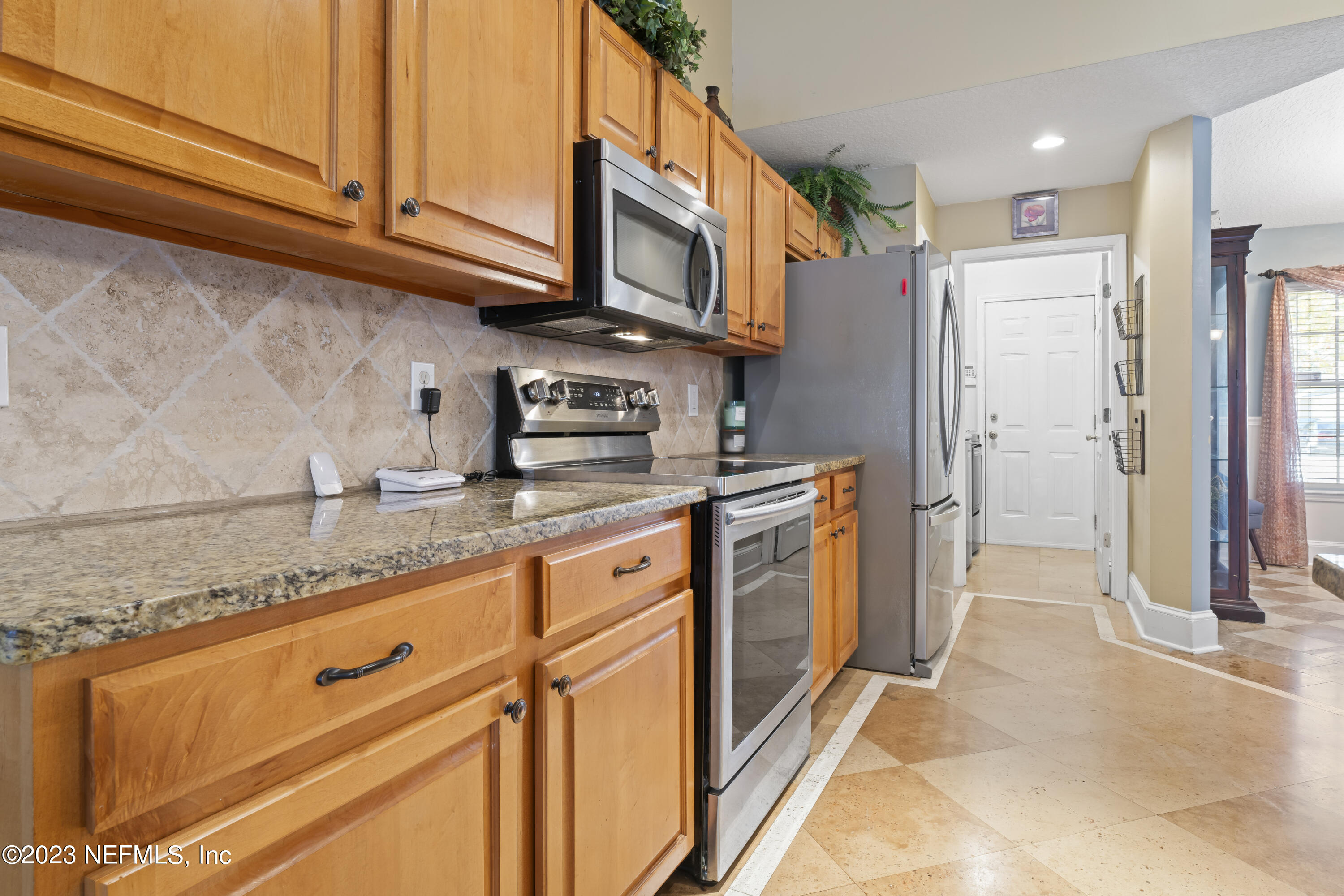 8146 LEAFCREST Drive