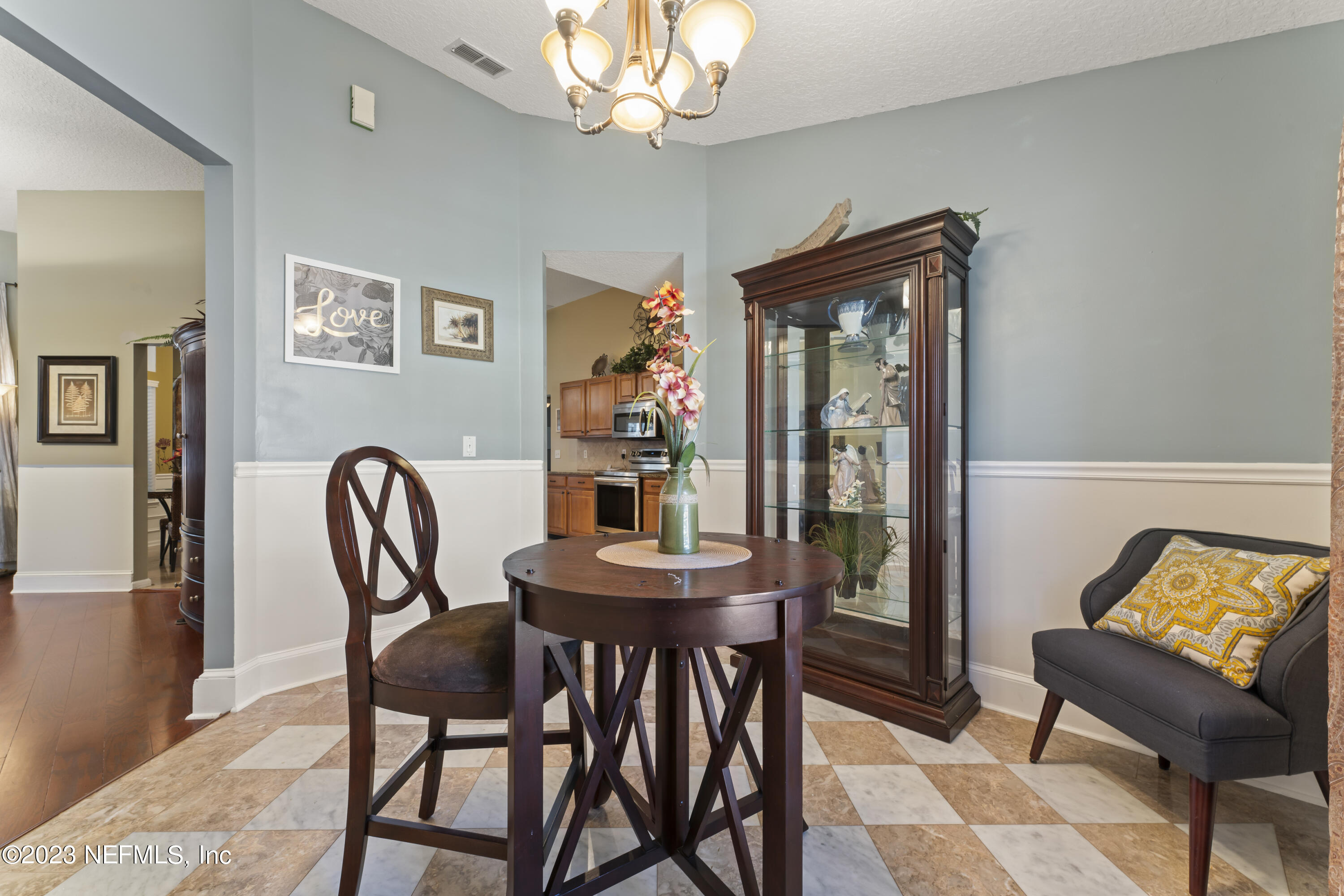 8146 LEAFCREST Drive