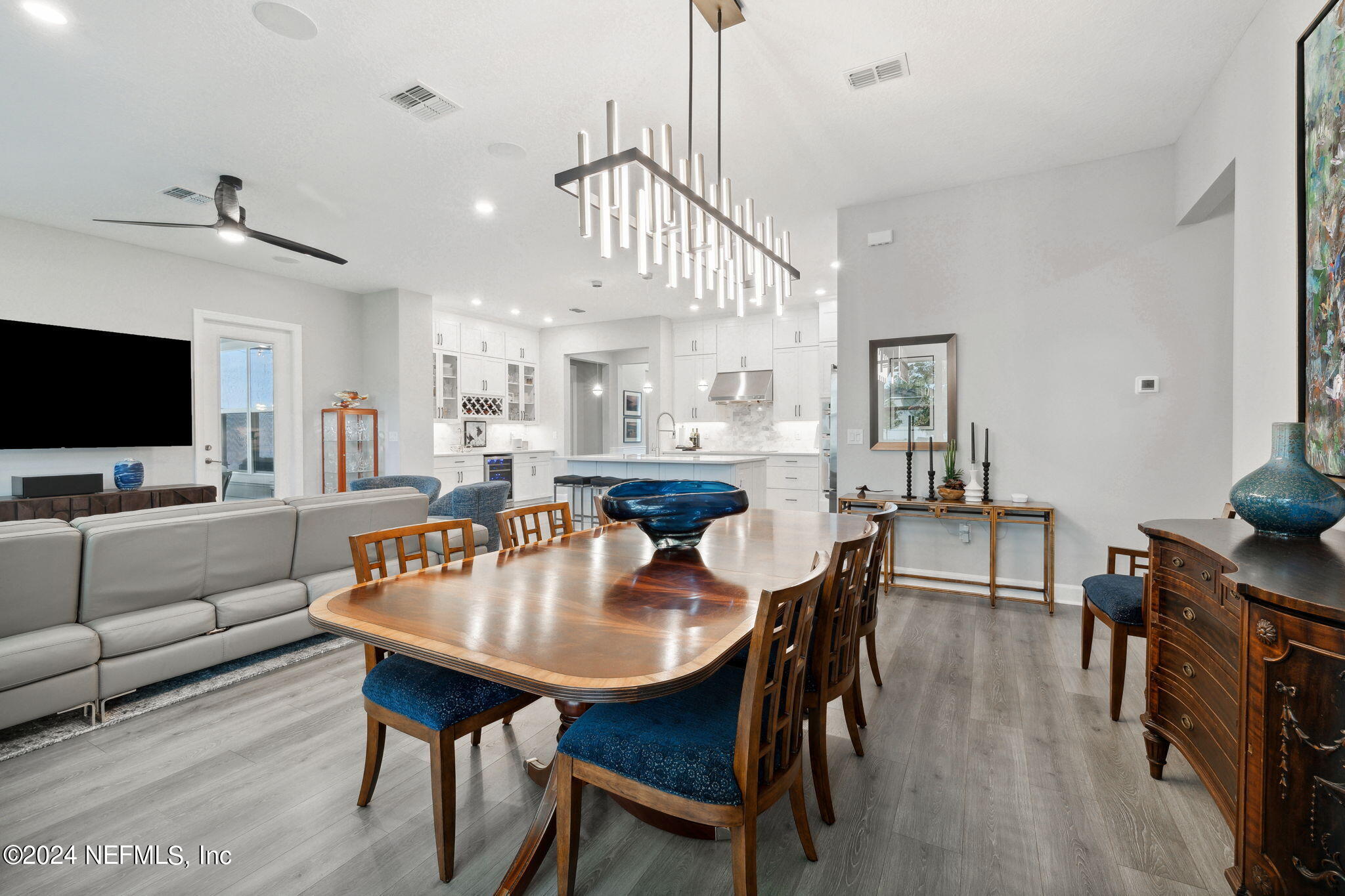 8619 HOMEPLACE Drive