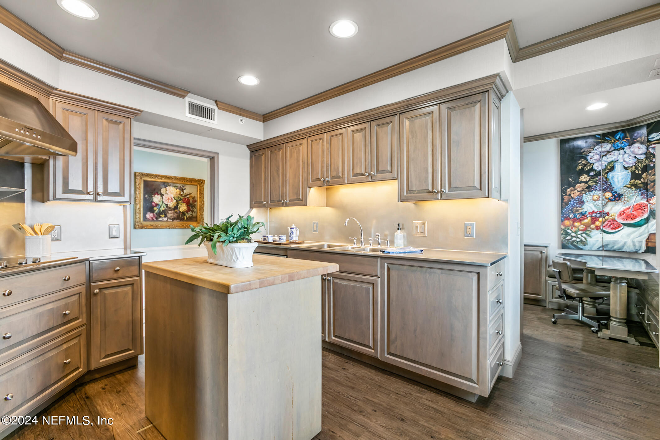 1560 LANCASTER Terrace, 802 & 804