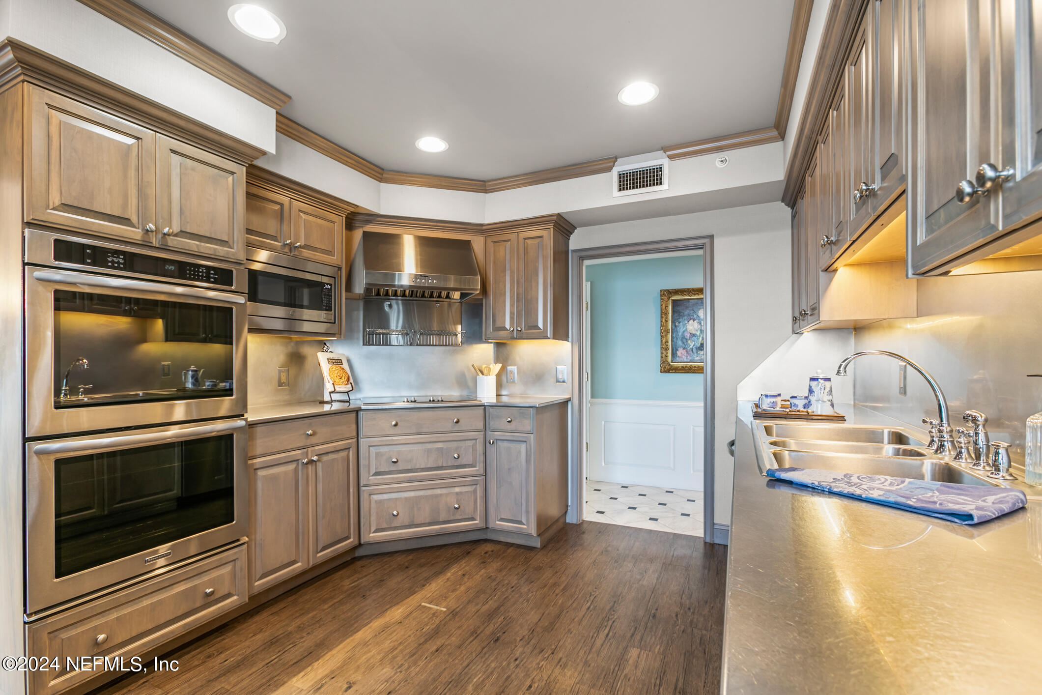 1560 LANCASTER Terrace, 802 & 804