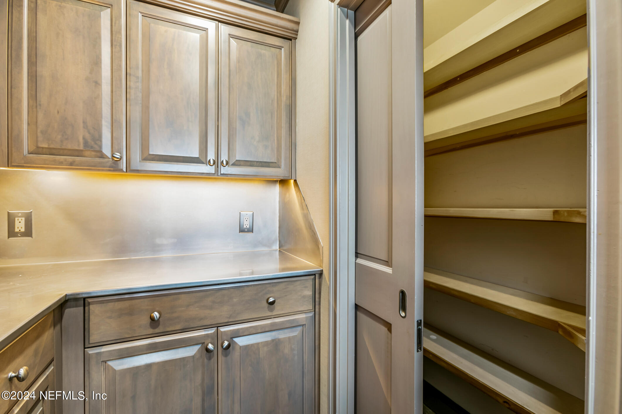 1560 LANCASTER Terrace, 802 & 804