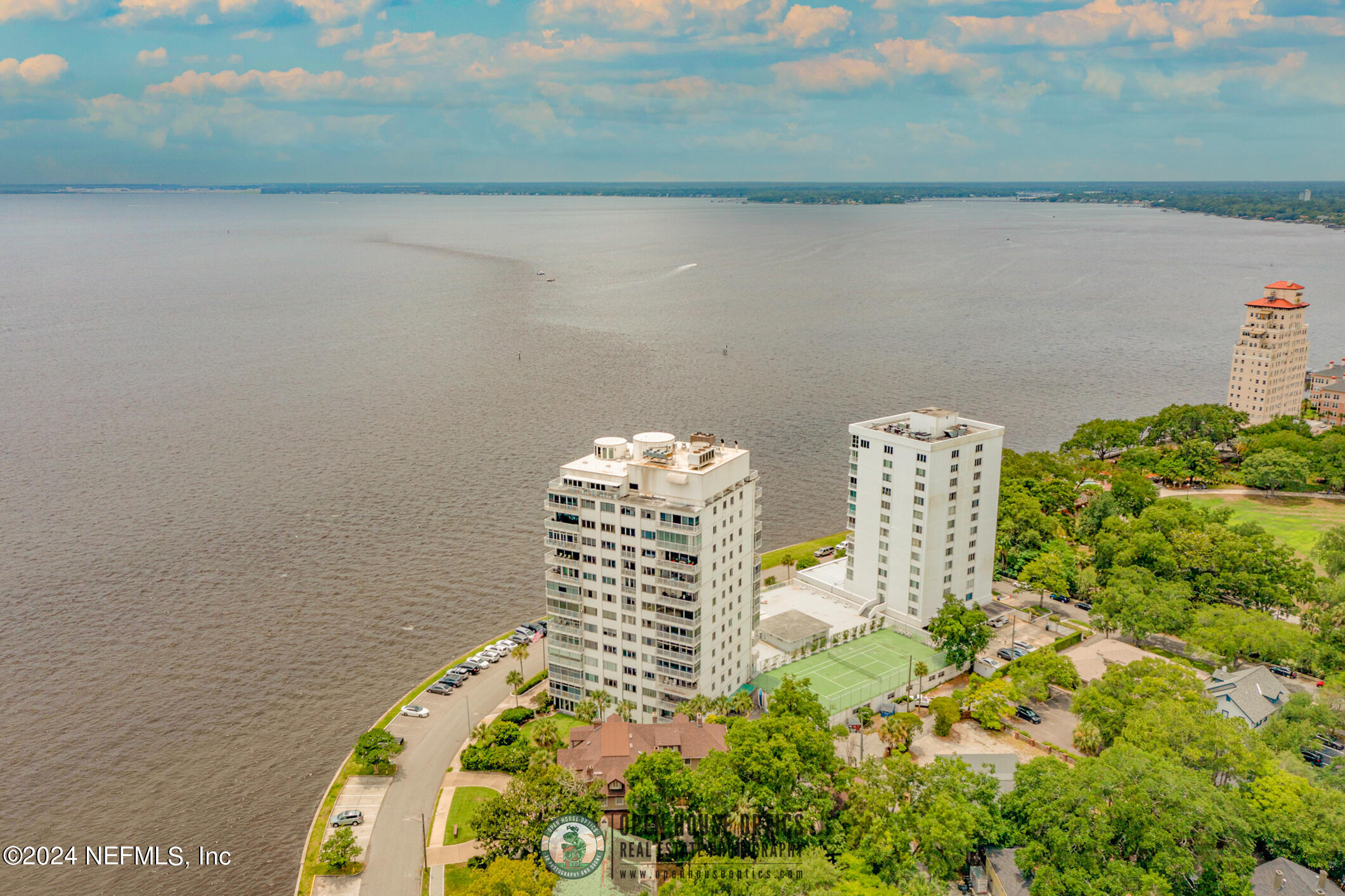 1560 LANCASTER Terrace, 802 & 804