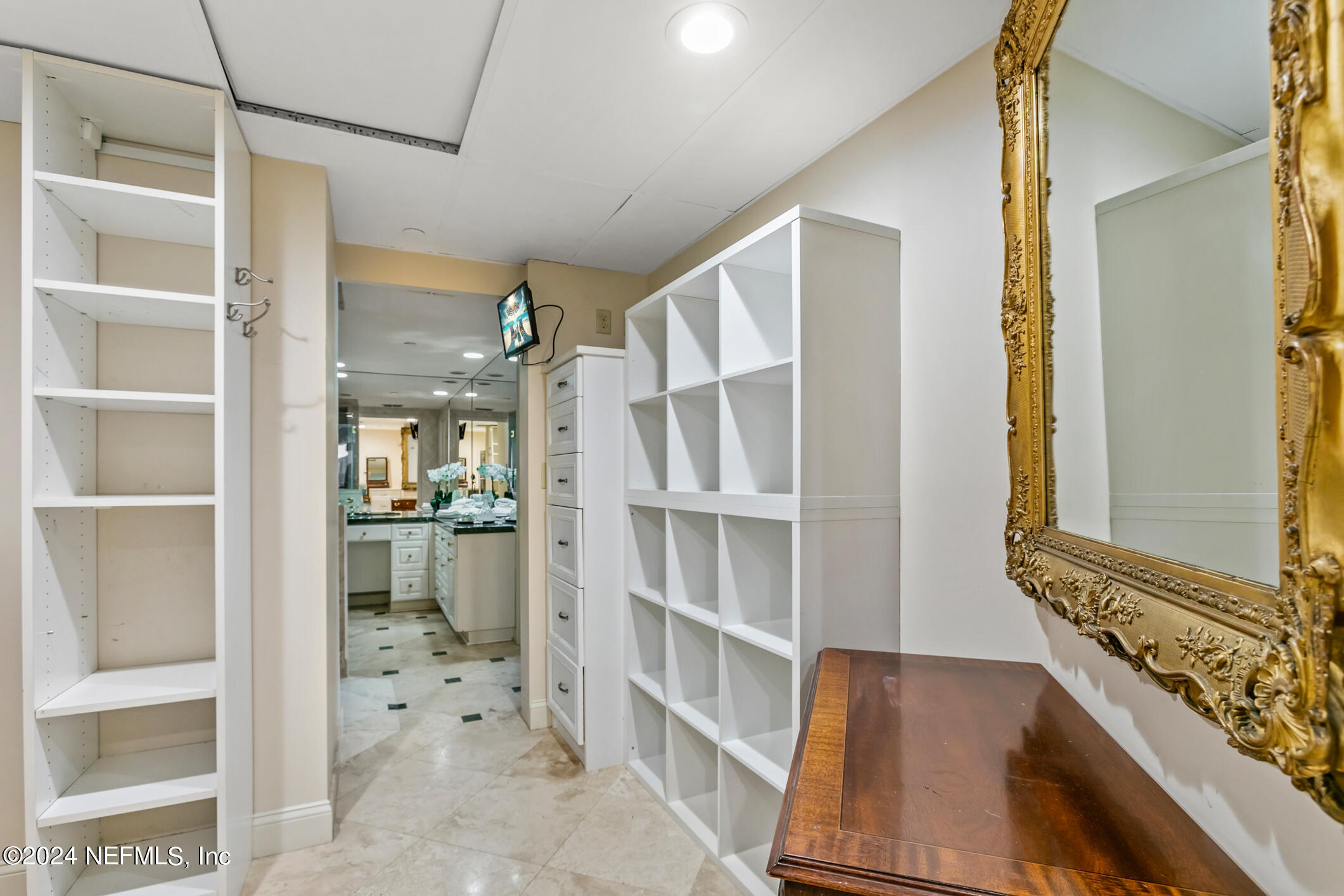 1560 LANCASTER Terrace, 802 & 804