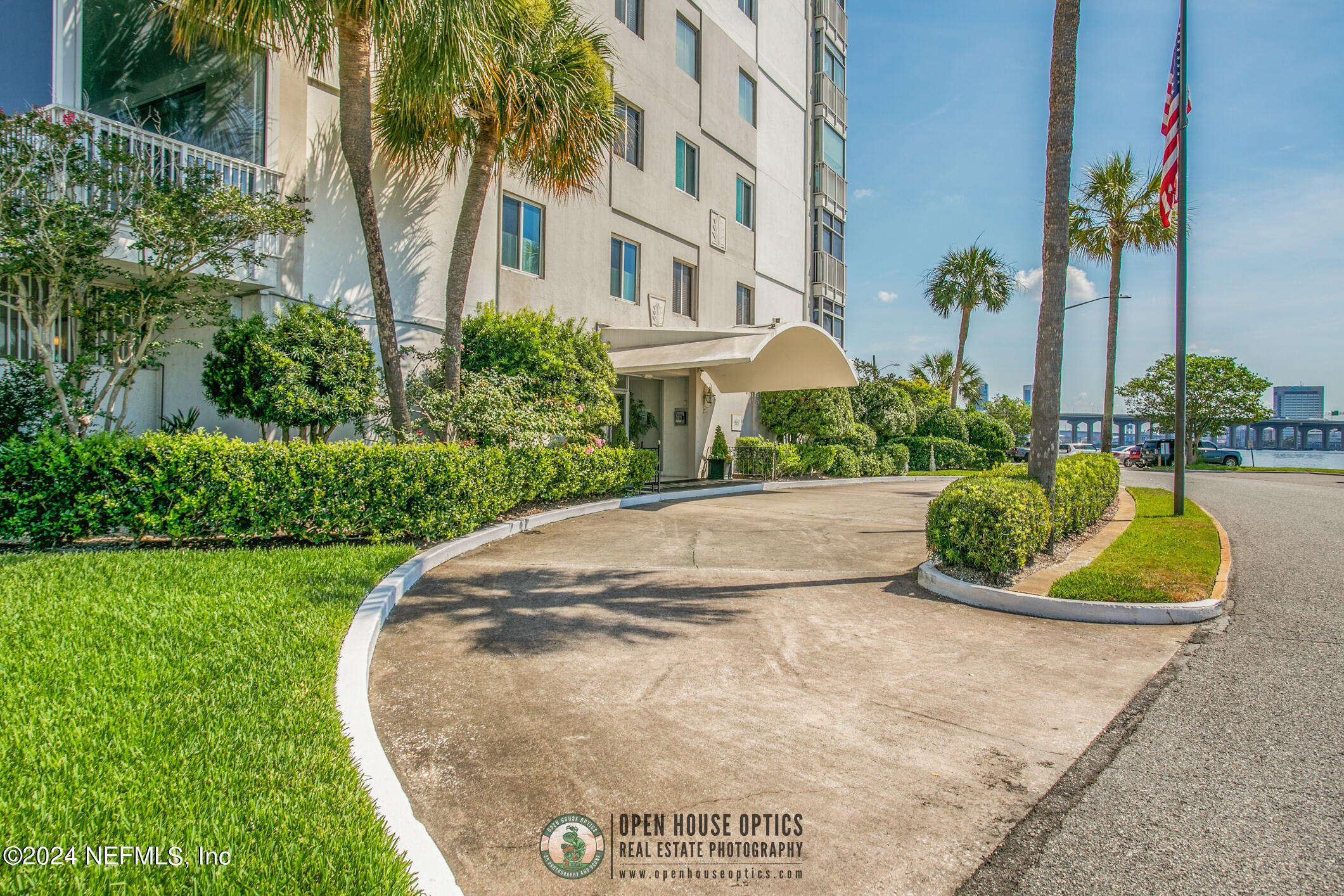 1560 LANCASTER Terrace, 802 & 804