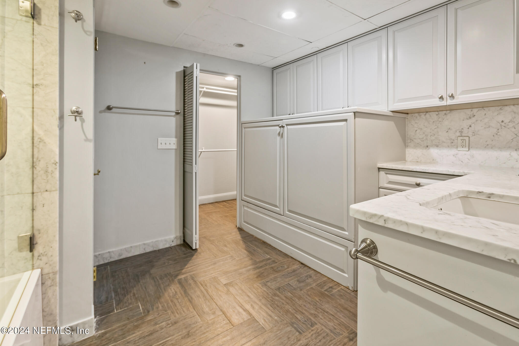 1560 LANCASTER Terrace, 802 & 804