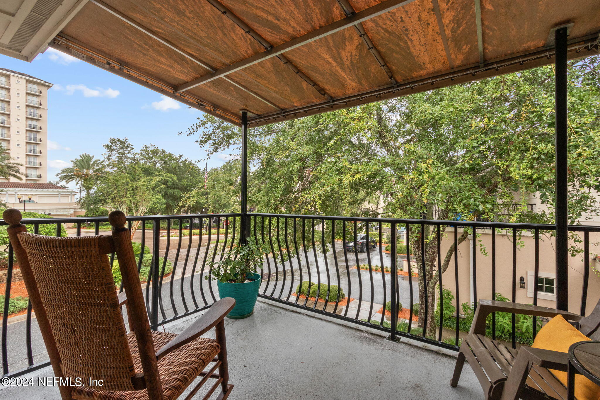 2366 RIVERSIDE Avenue