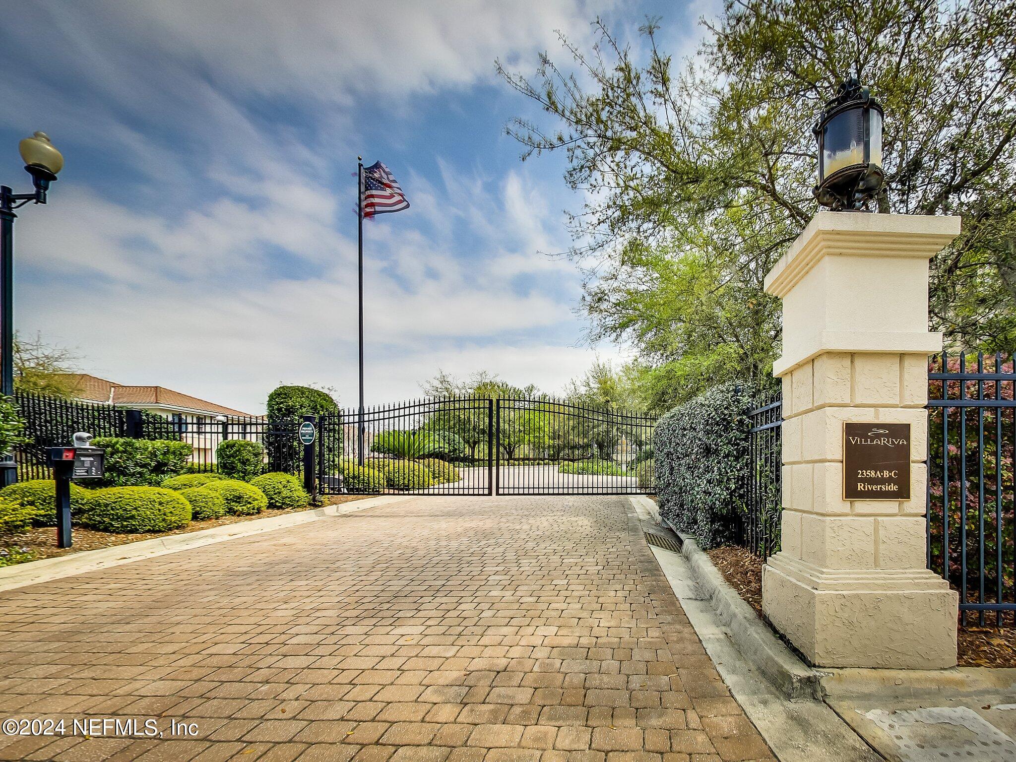 2366 RIVERSIDE Avenue