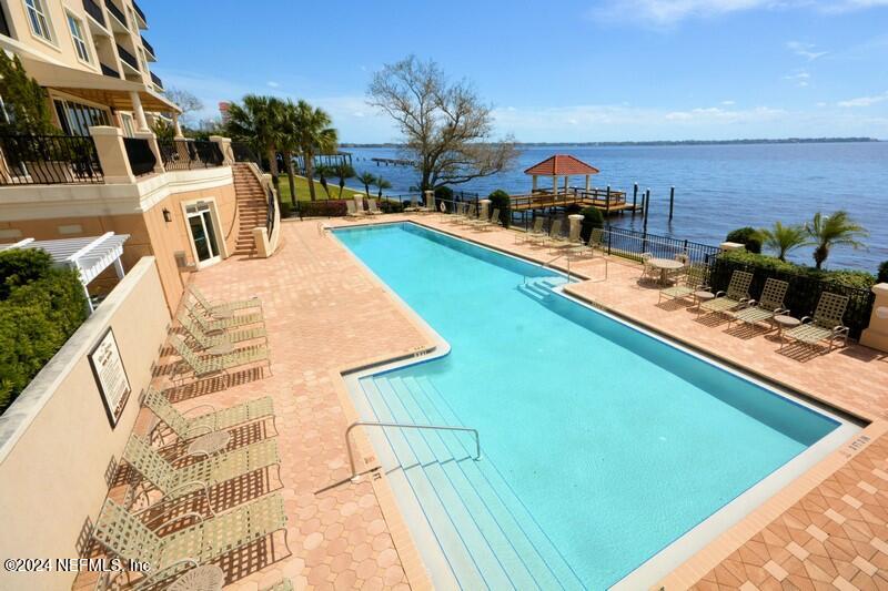 2366 RIVERSIDE Avenue