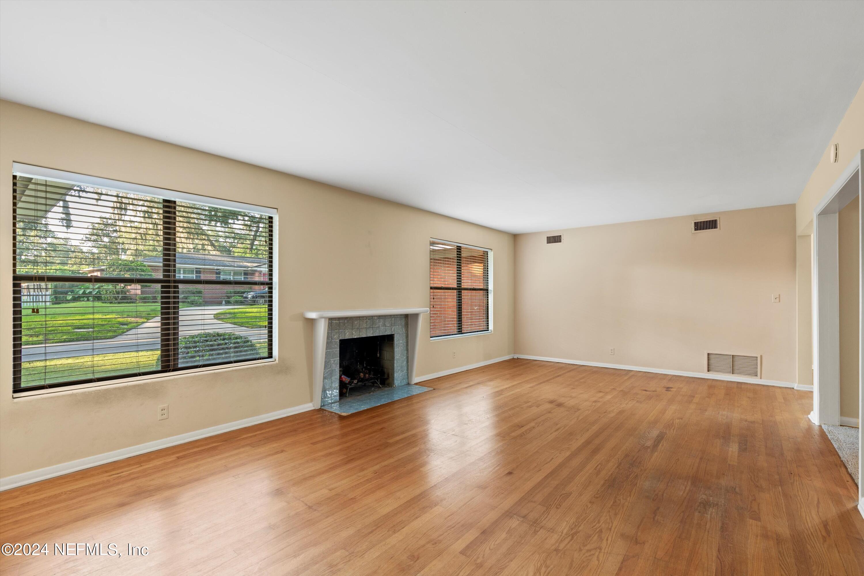 1362 RIVERBIRCH Lane