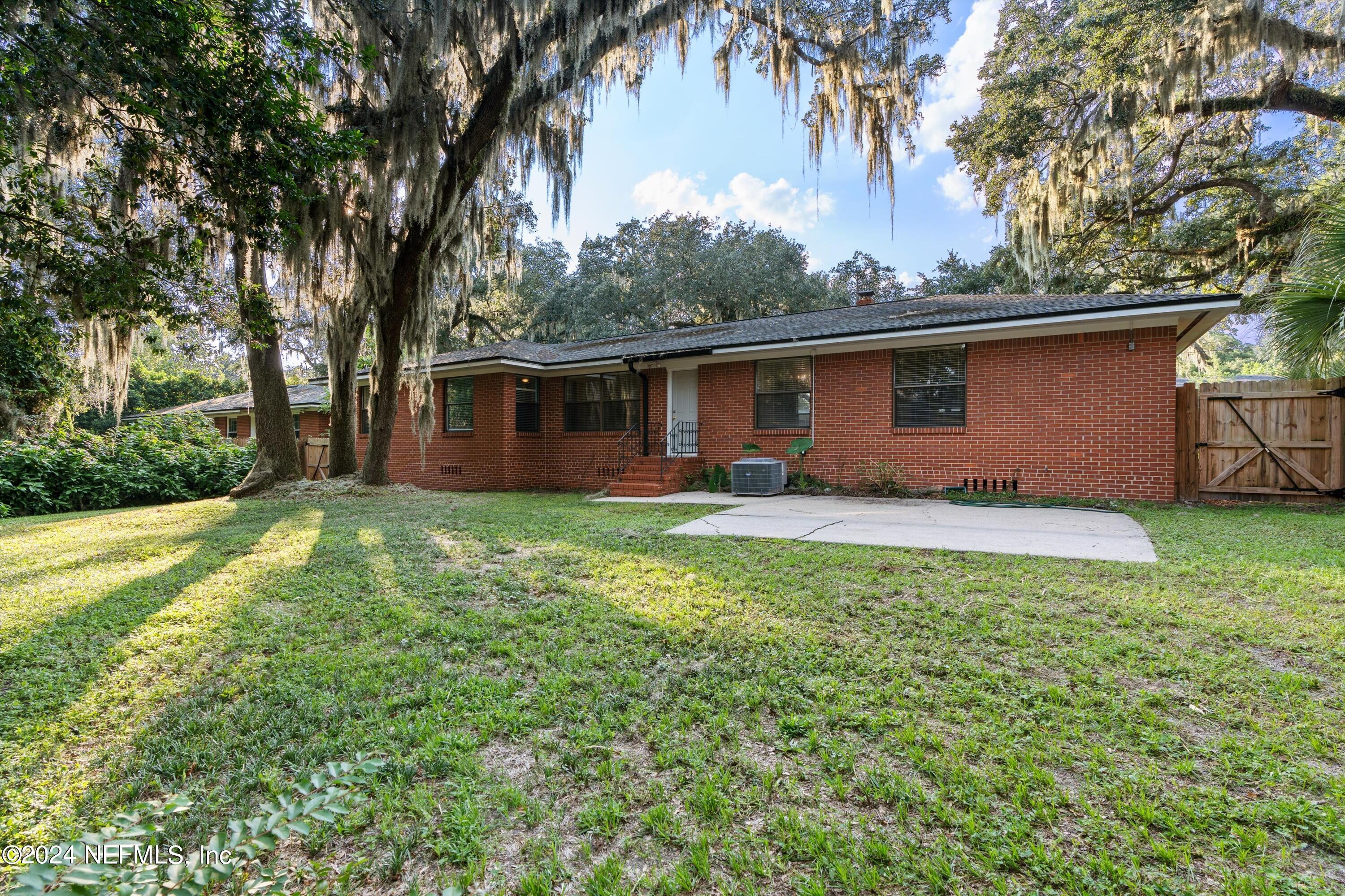 1362 RIVERBIRCH Lane