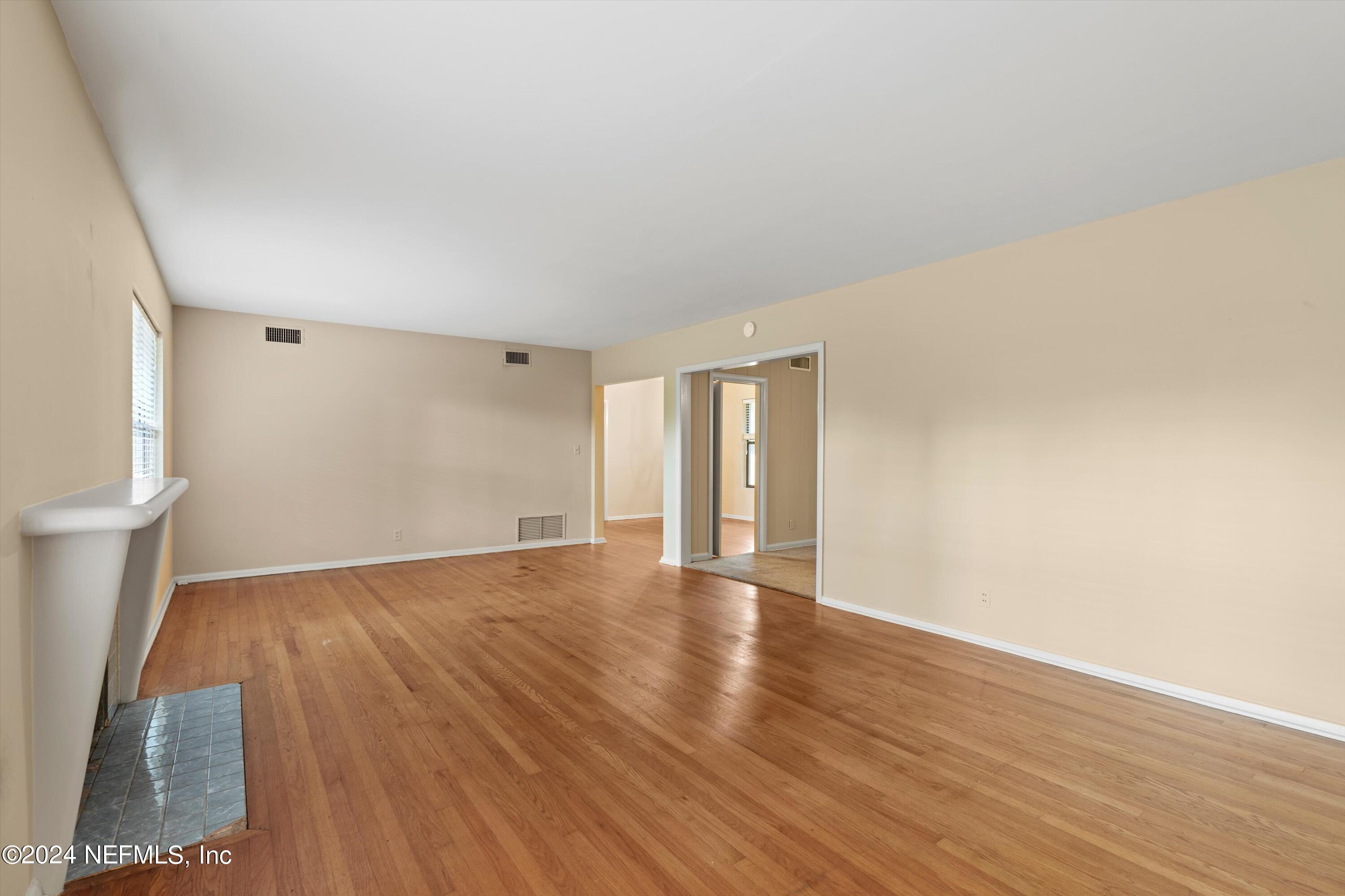 1362 RIVERBIRCH Lane