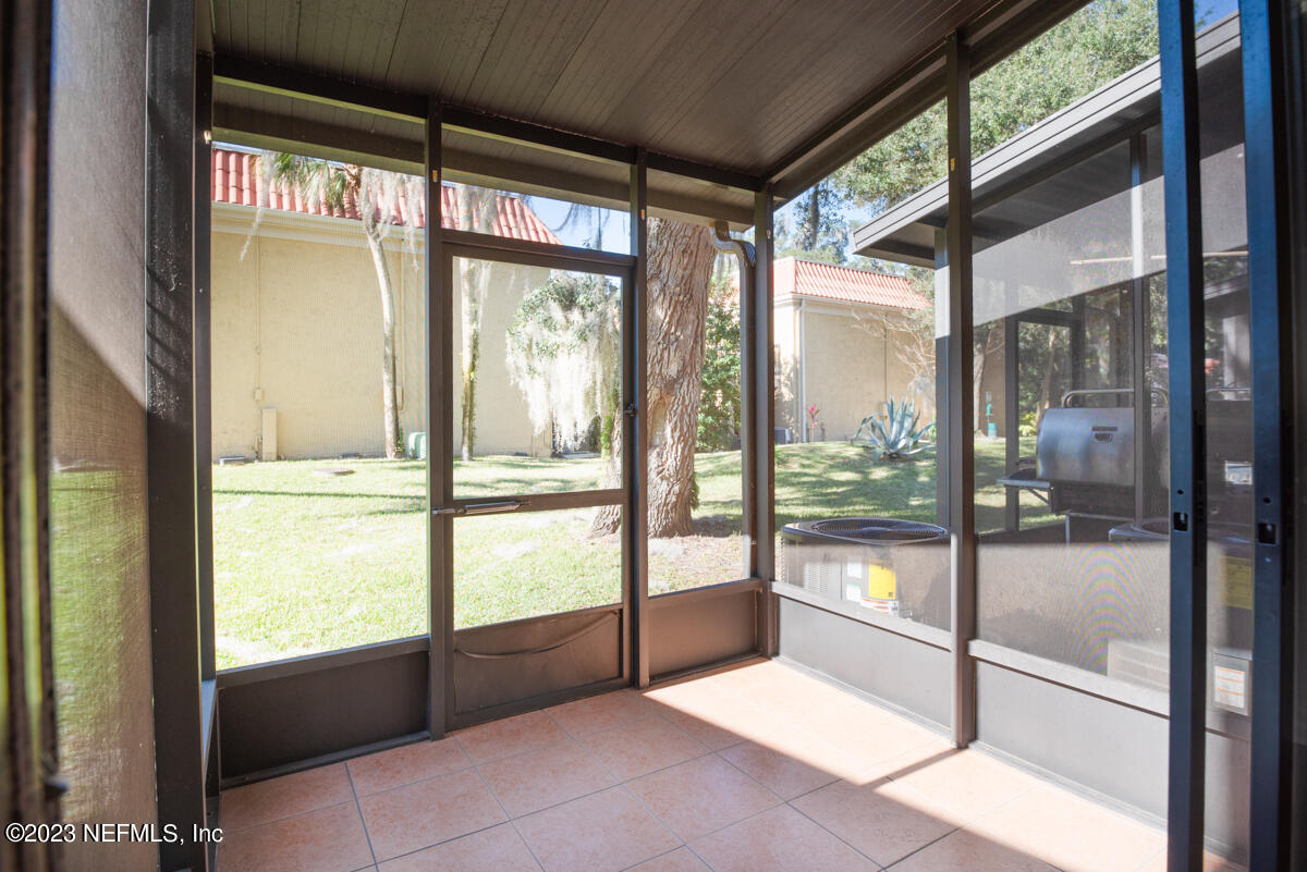 5811 ATLANTIC Boulevard, 73